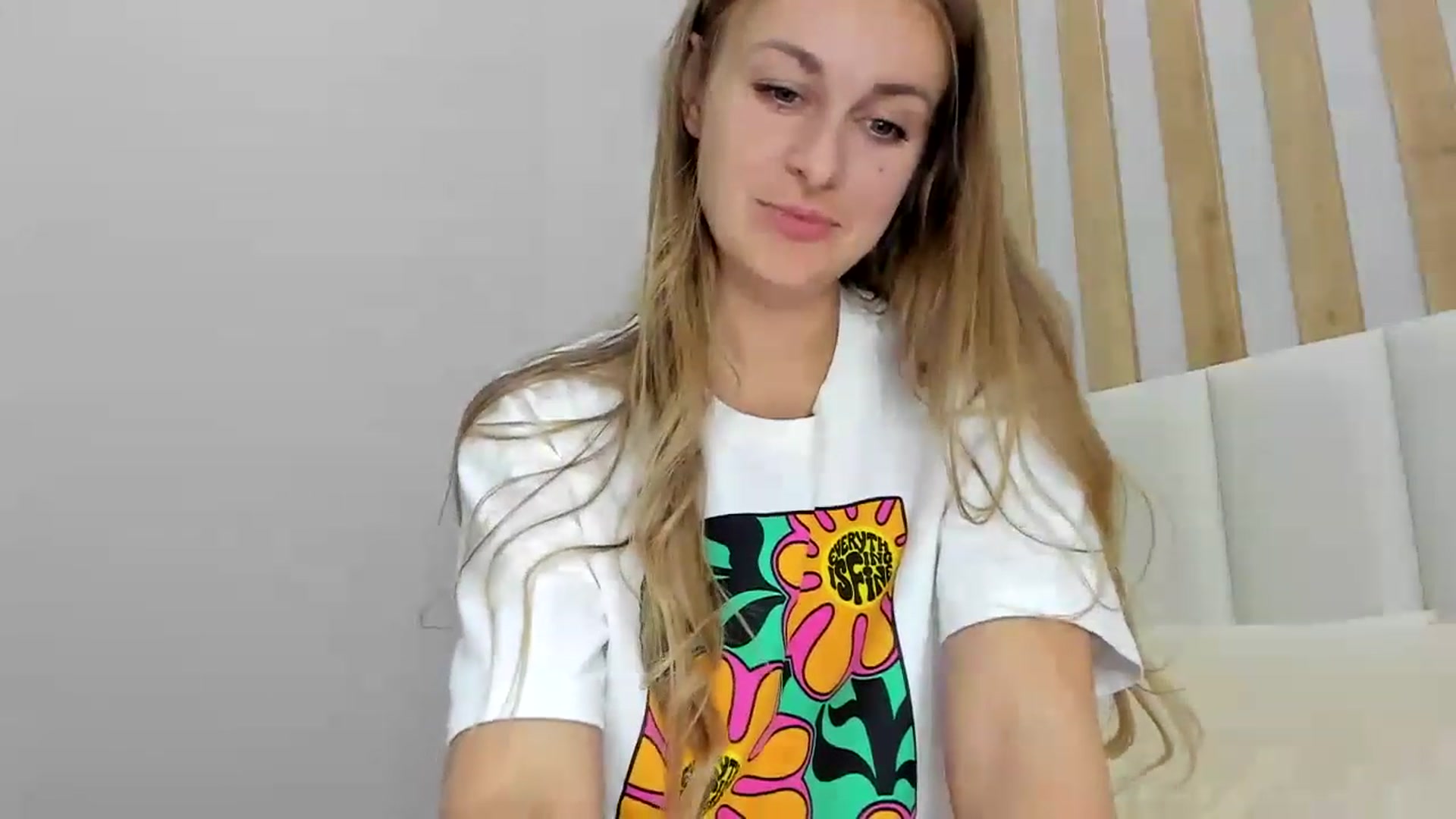 Gallery image thumbnail from regular_girl's myfreecams stream on, 02/19/2023, 17:13 image 16 of 20
