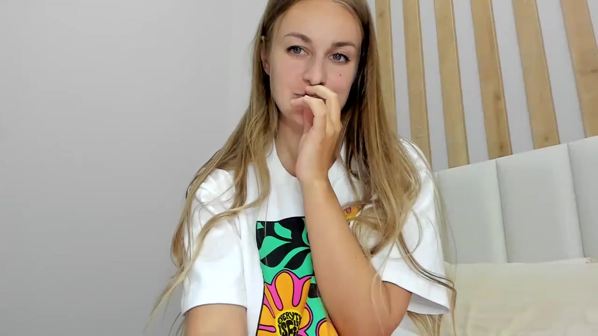 Gallery image thumbnail from regular_girl's myfreecams stream on, 02/19/2023, 17:13 image 17 of 20