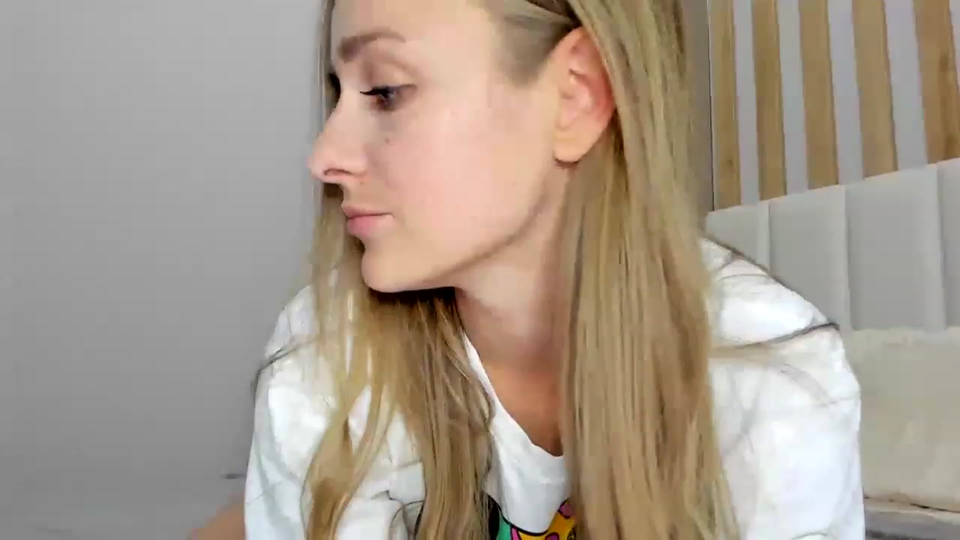 Gallery image thumbnail from regular_girl's myfreecams stream on, 02/19/2023, 17:57 image 4 of 20
