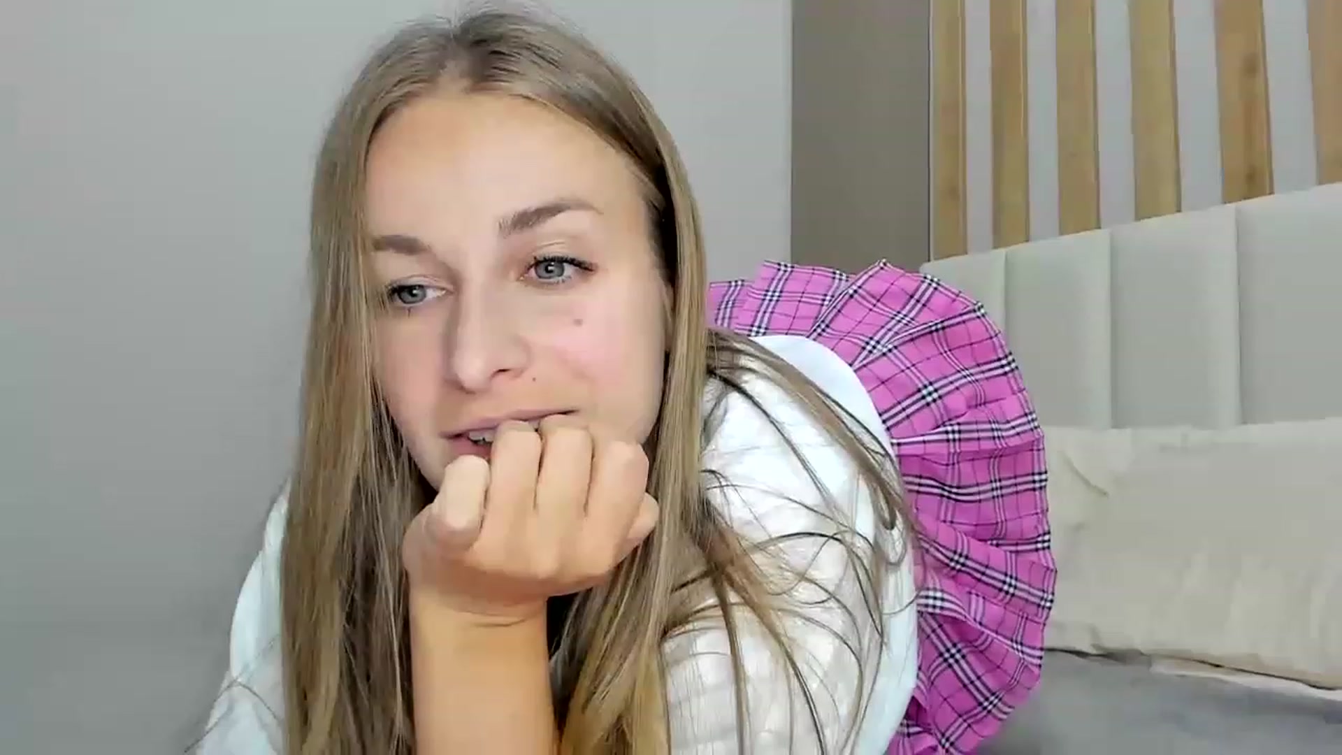 Gallery image thumbnail from regular_girl's myfreecams stream on, 02/19/2023, 17:57 image 7 of 20