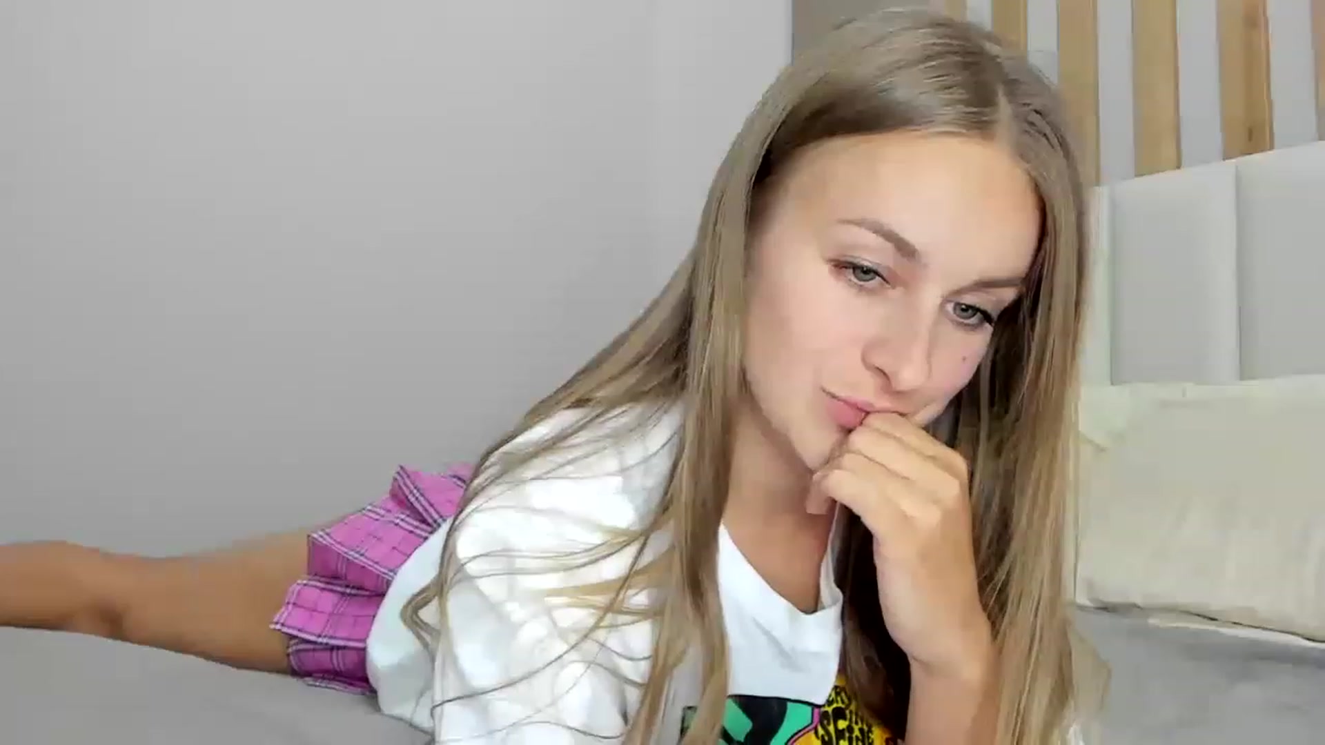 Gallery image thumbnail from regular_girl's myfreecams stream on, 02/19/2023, 17:57 image 10 of 20