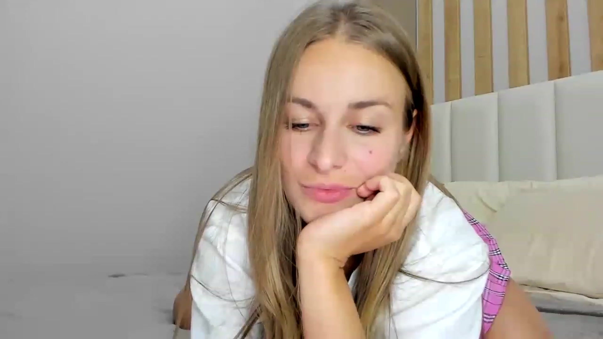 Gallery image thumbnail from regular_girl's myfreecams stream on, 02/19/2023, 17:57 image 5 of 20