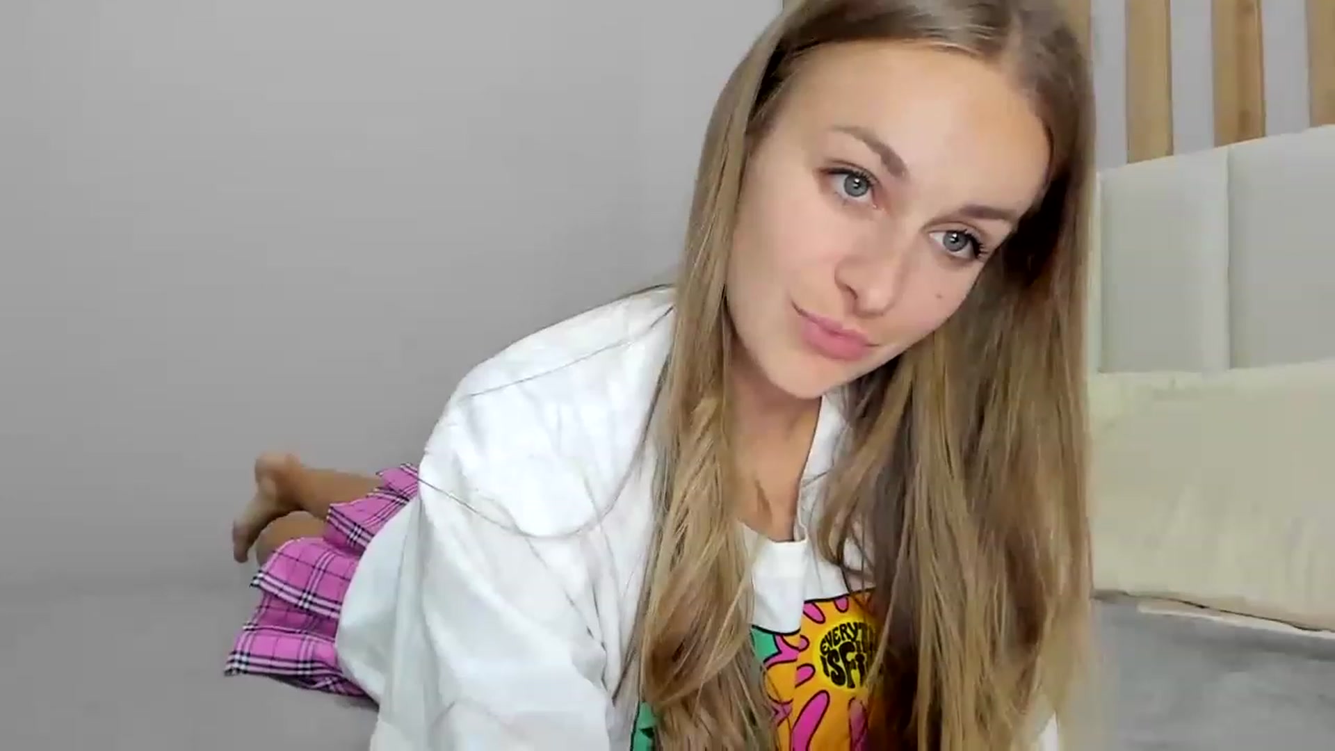 Gallery image thumbnail from regular_girl's myfreecams stream on, 02/19/2023, 17:57 image 8 of 20