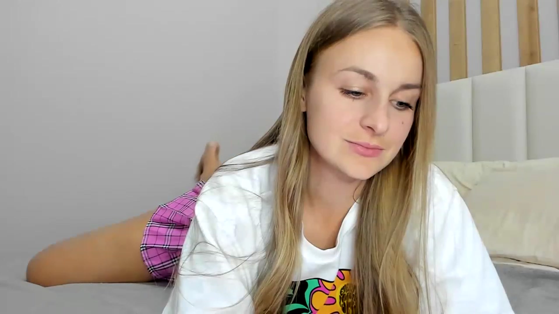 Gallery image thumbnail from regular_girl's myfreecams stream on, 02/19/2023, 17:57 image 15 of 20