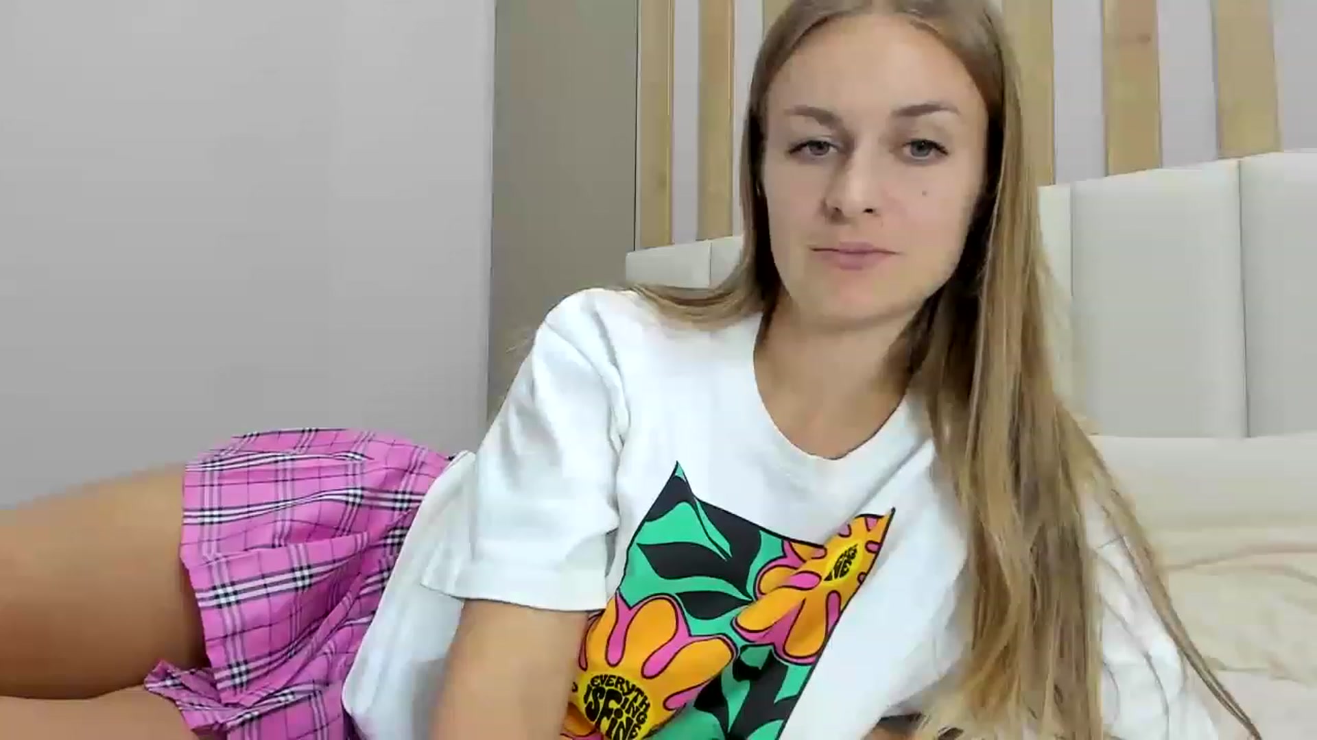 Gallery image thumbnail from regular_girl's myfreecams stream on, 02/19/2023, 18:48 image 19 of 20