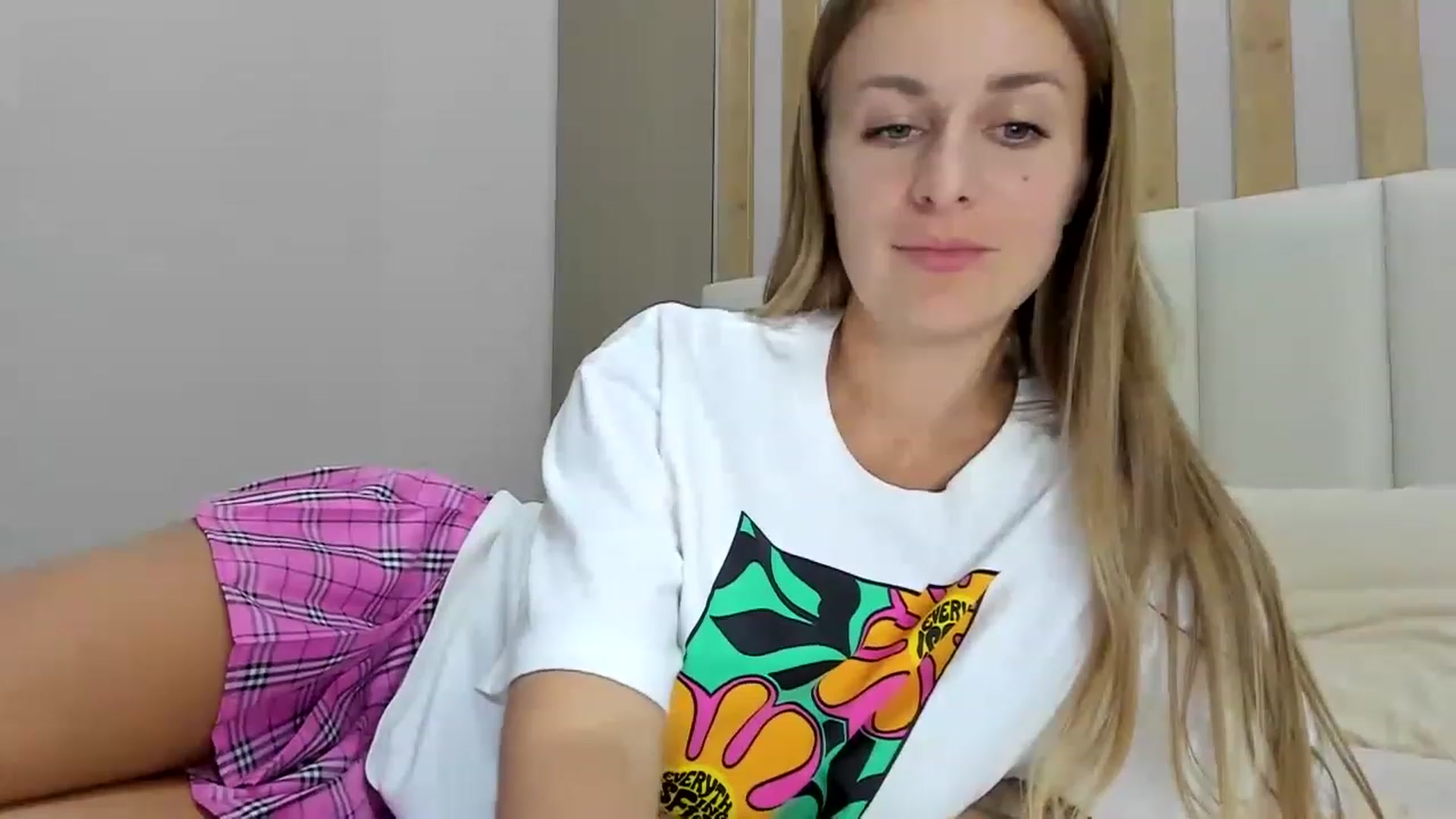 Gallery image thumbnail from regular_girl's myfreecams stream on, 02/19/2023, 18:48 image 15 of 20