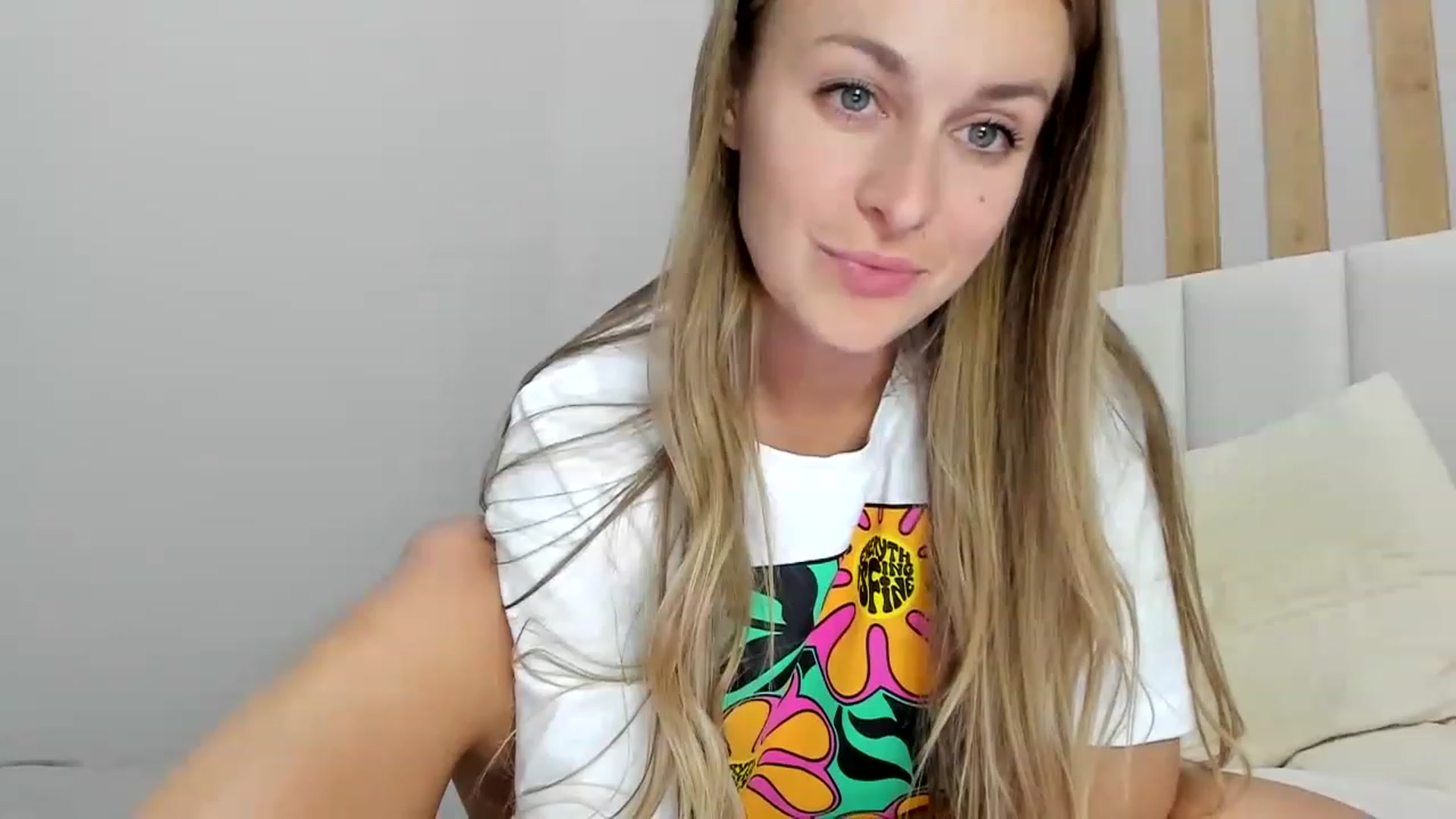 Gallery image thumbnail from regular_girl's myfreecams stream on, 02/19/2023, 18:48 image 7 of 20