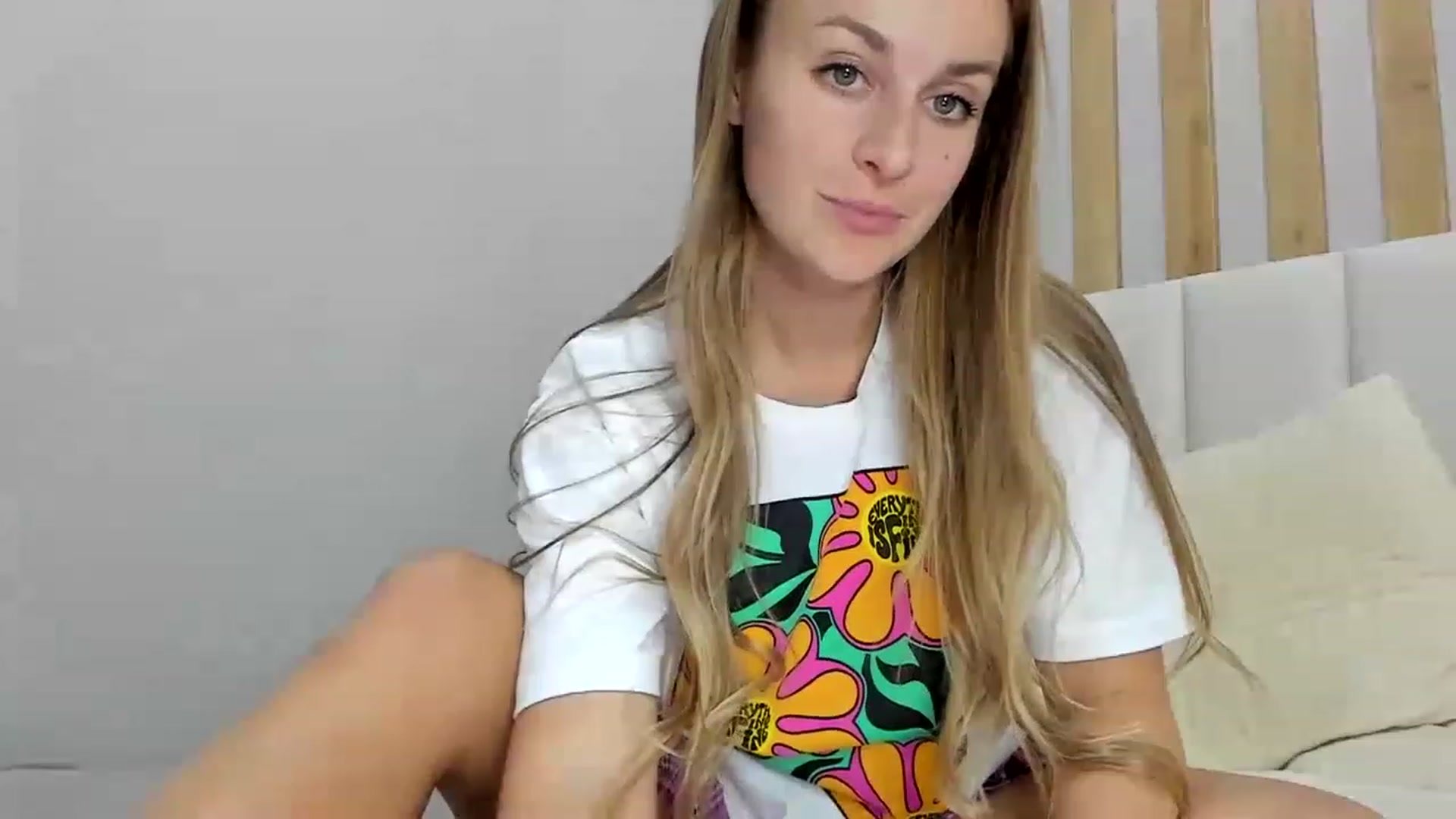 Gallery image thumbnail from regular_girl's myfreecams stream on, 02/19/2023, 18:48 image 8 of 20