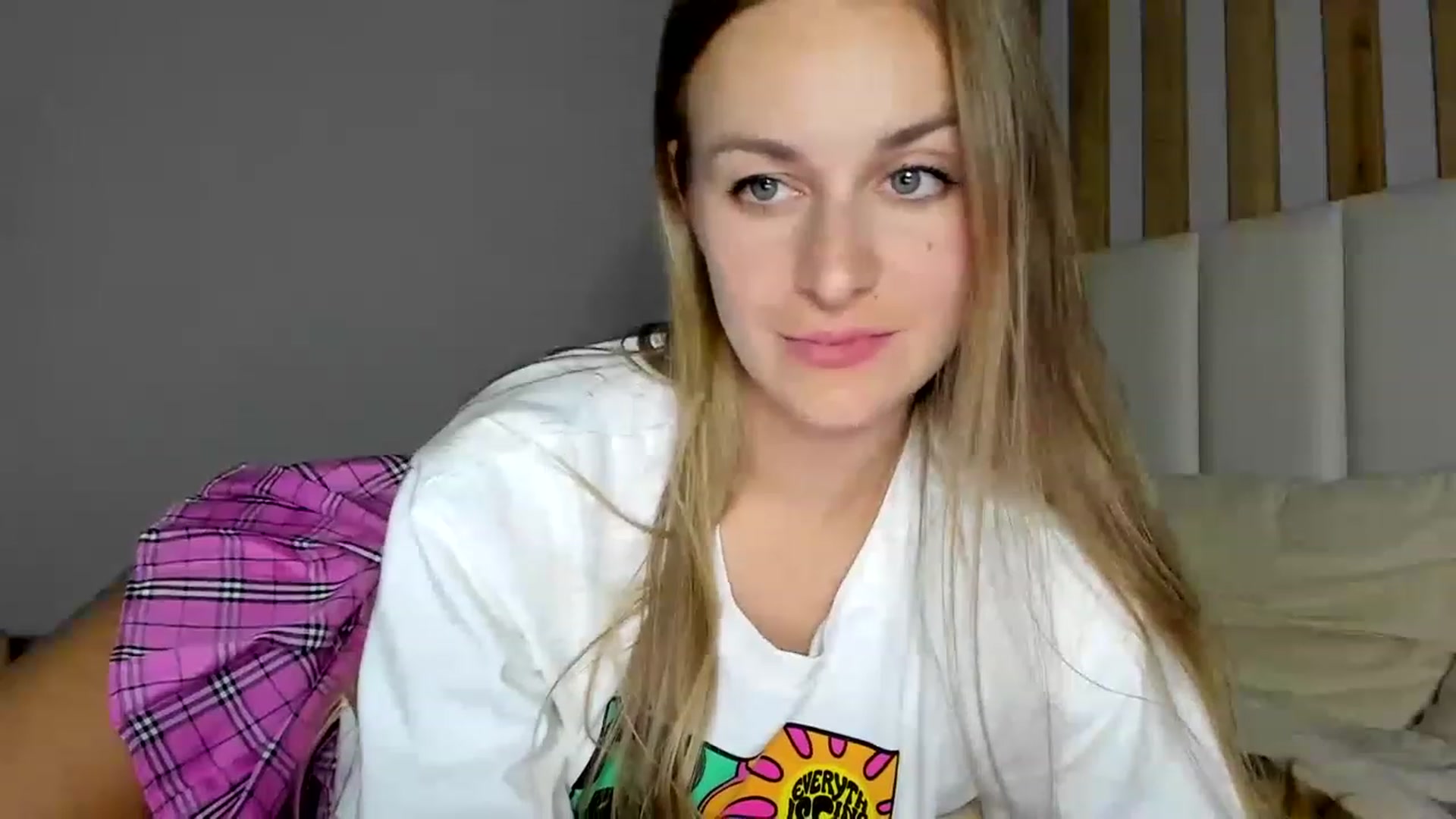 Gallery image thumbnail from regular_girl's myfreecams stream on, 02/19/2023, 20:10 image 16 of 20