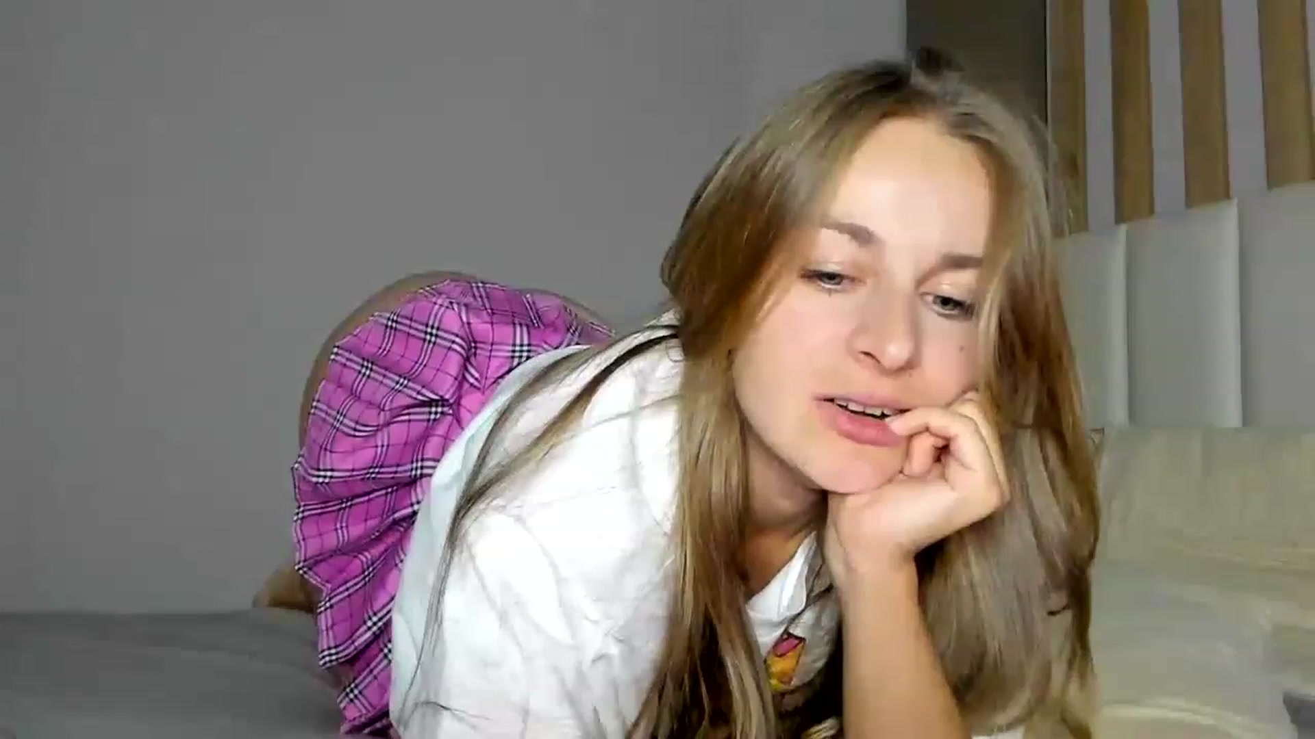 Gallery image thumbnail from regular_girl's myfreecams stream on, 02/19/2023, 20:10 image 17 of 20