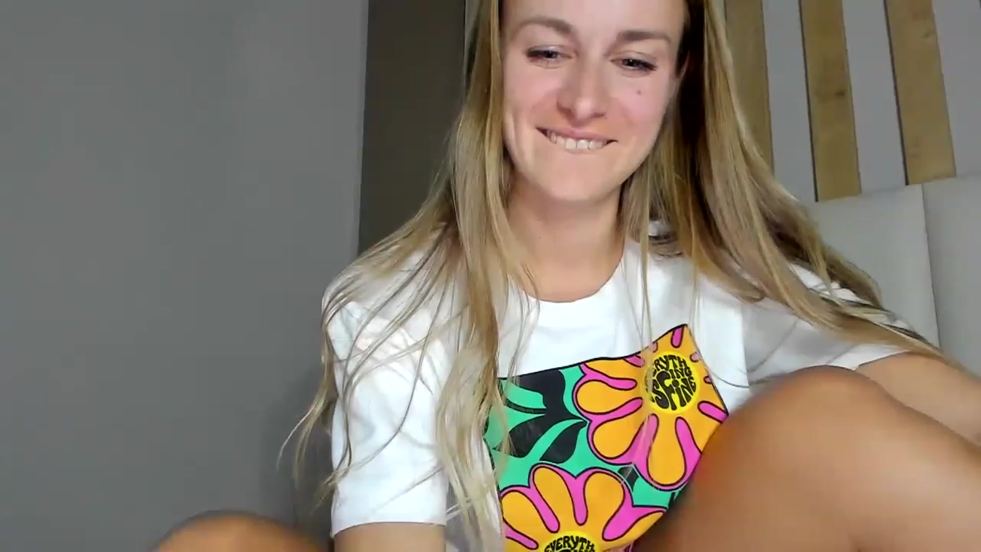 Gallery image thumbnail from regular_girl's myfreecams stream on, 02/19/2023, 20:52 image 7 of 20
