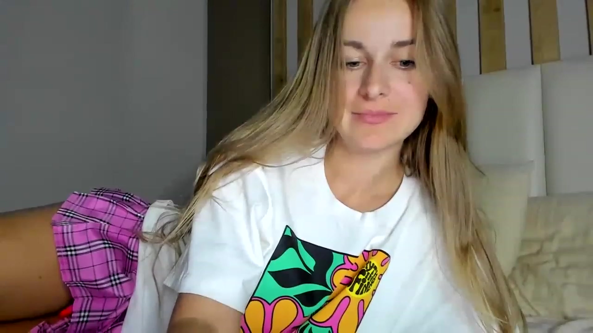 Gallery image thumbnail from regular_girl's myfreecams stream on, 02/19/2023, 20:52 image 19 of 20