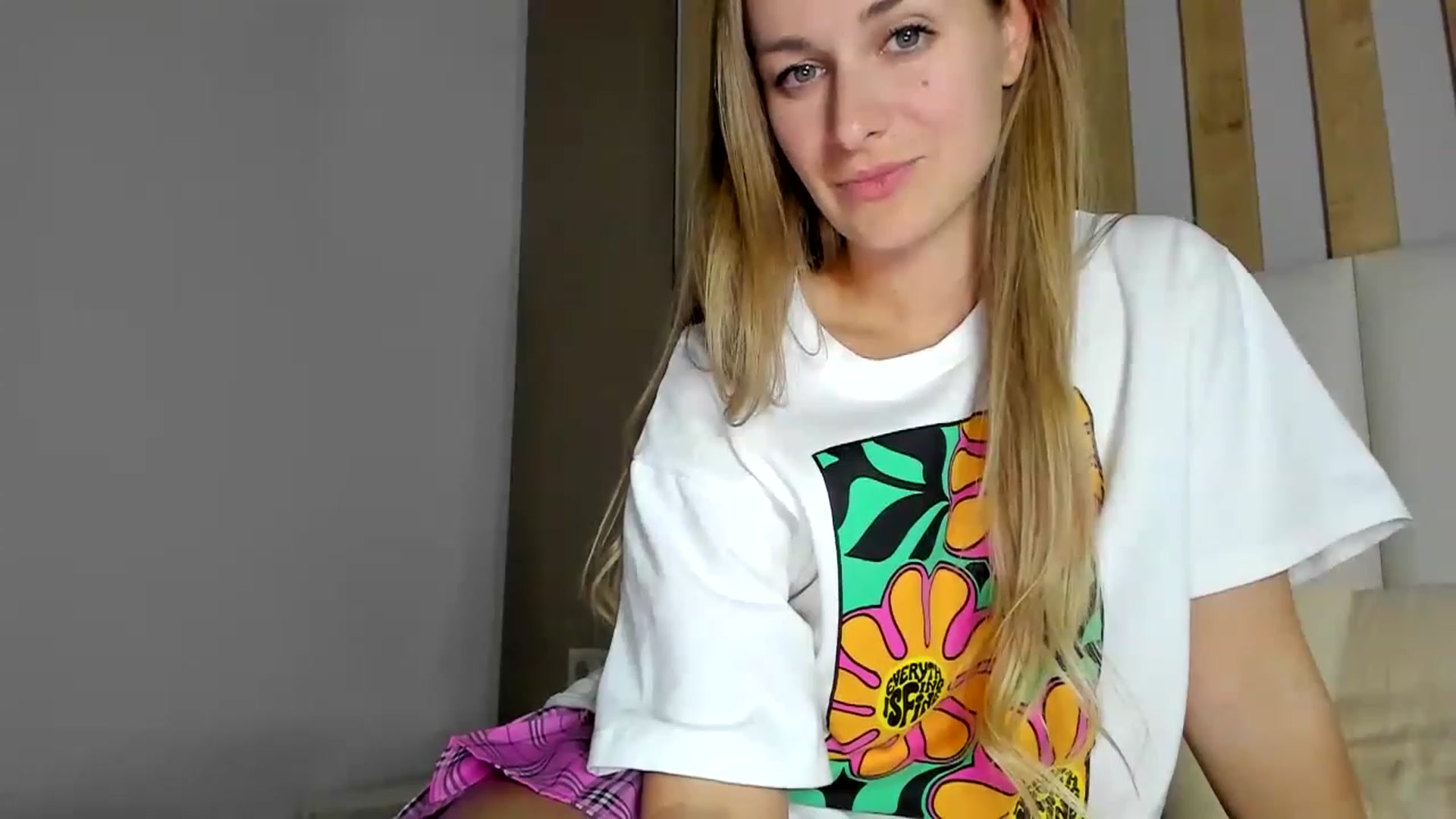 Gallery image thumbnail from regular_girl's myfreecams stream on, 02/19/2023, 20:52 image 17 of 20