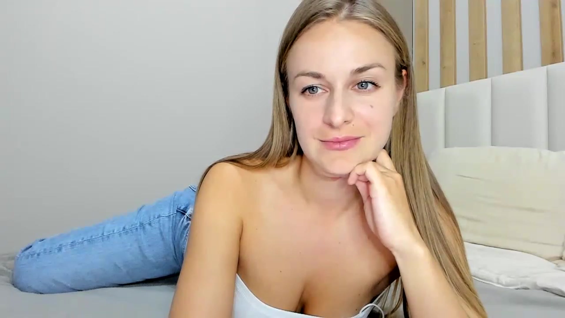 Gallery image thumbnail from regular_girl's myfreecams stream on, 02/23/2023, 17:21 image 9 of 20