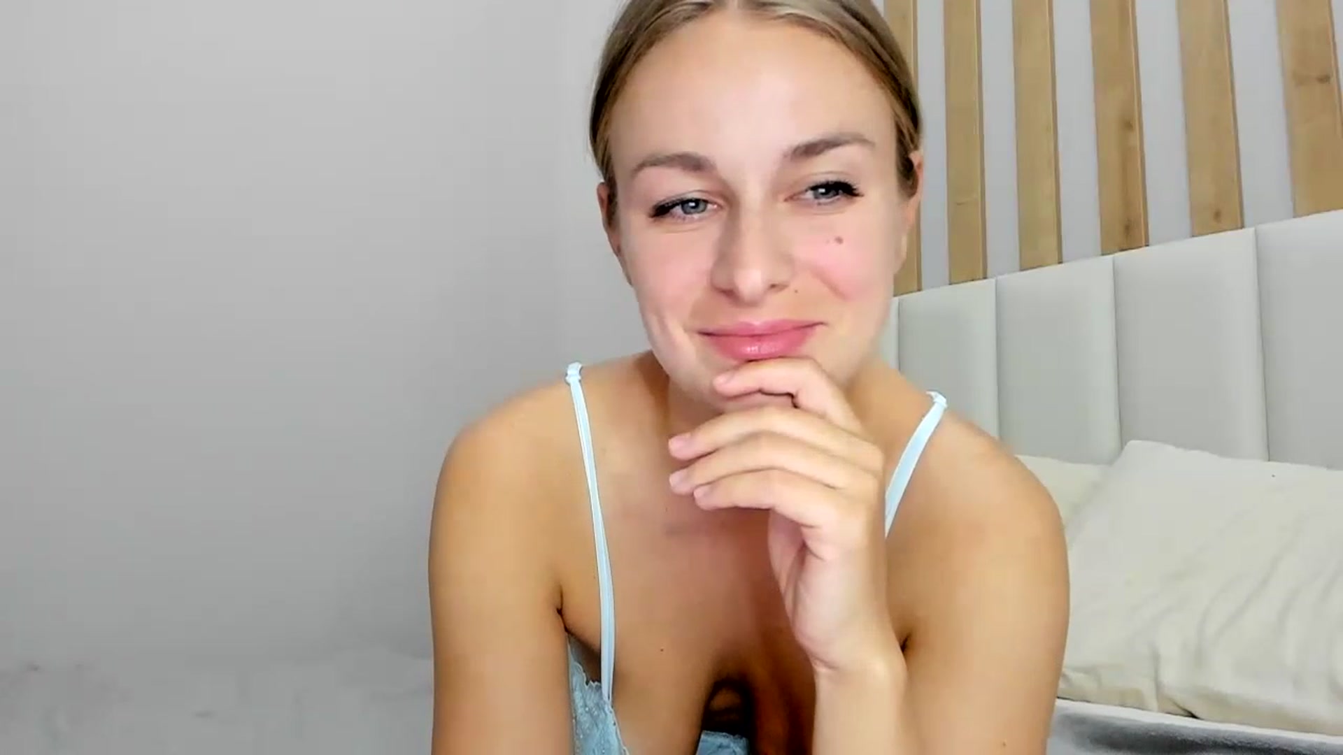 Gallery image thumbnail from regular_girl's myfreecams stream on, 02/25/2023, 19:22 image 9 of 20