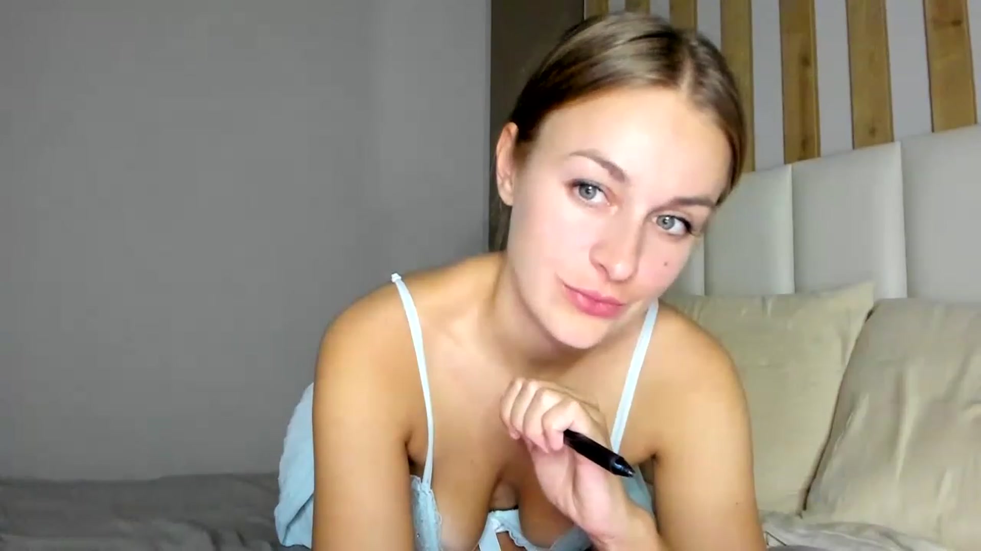 Gallery image thumbnail from regular_girl's myfreecams stream on, 02/25/2023, 20:50 image 19 of 20