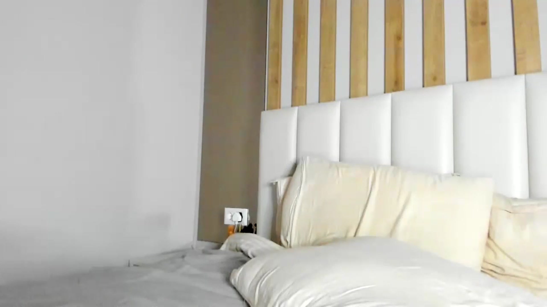 Gallery image thumbnail from regular_girl's myfreecams stream on, 02/27/2023, 18:51 image 12 of 20