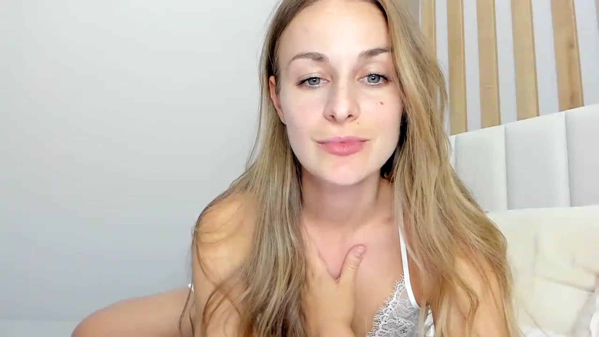 Gallery image thumbnail from regular_girl's myfreecams stream on, 03/04/2023, 17:46 image 1 of 20