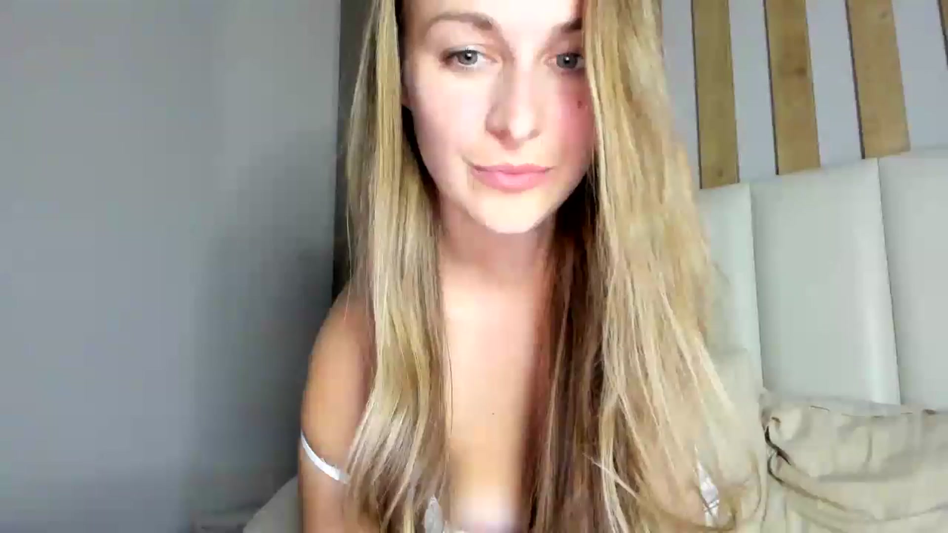 Gallery image thumbnail from regular_girl's myfreecams stream on, 03/04/2023, 21:12 image 19 of 20