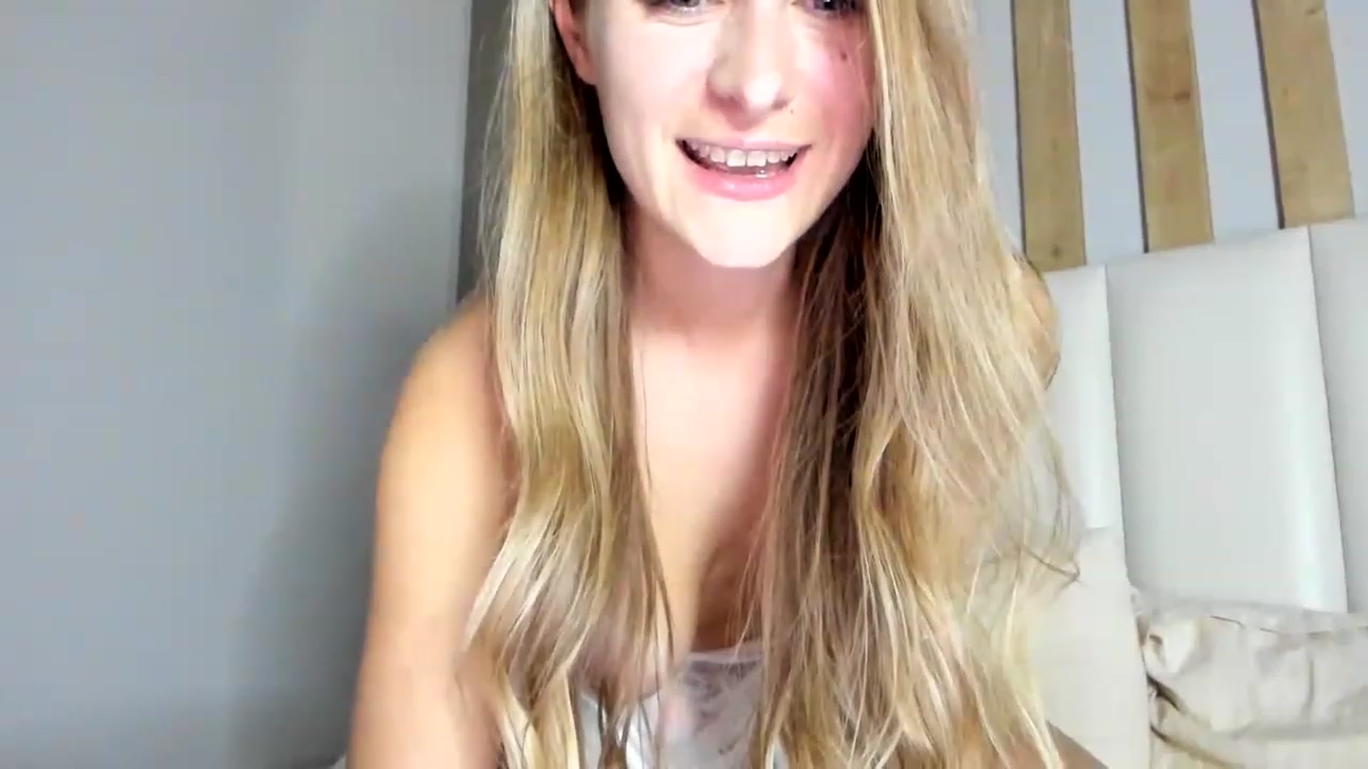 Gallery image thumbnail from regular_girl's myfreecams stream on, 03/04/2023, 21:12 image 14 of 20