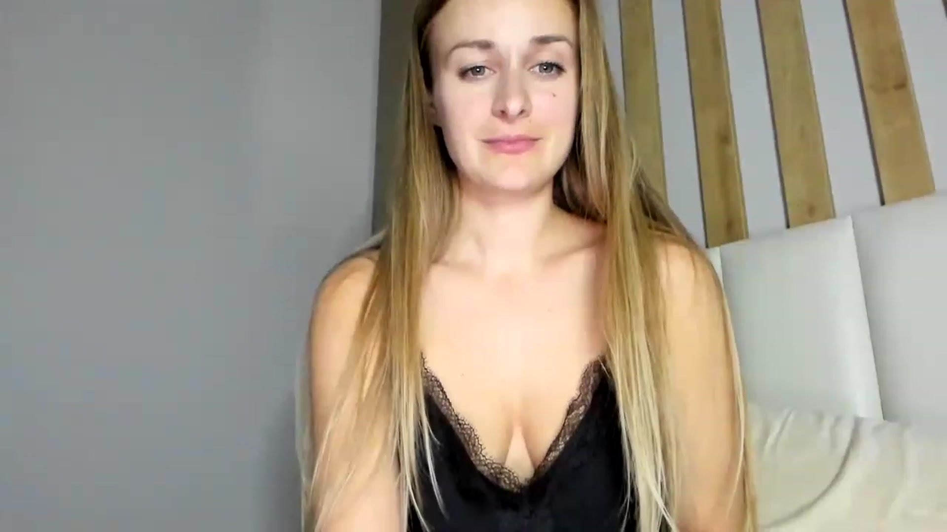 Gallery image thumbnail from regular_girl's myfreecams stream on, 03/05/2023, 18:28 image 17 of 20