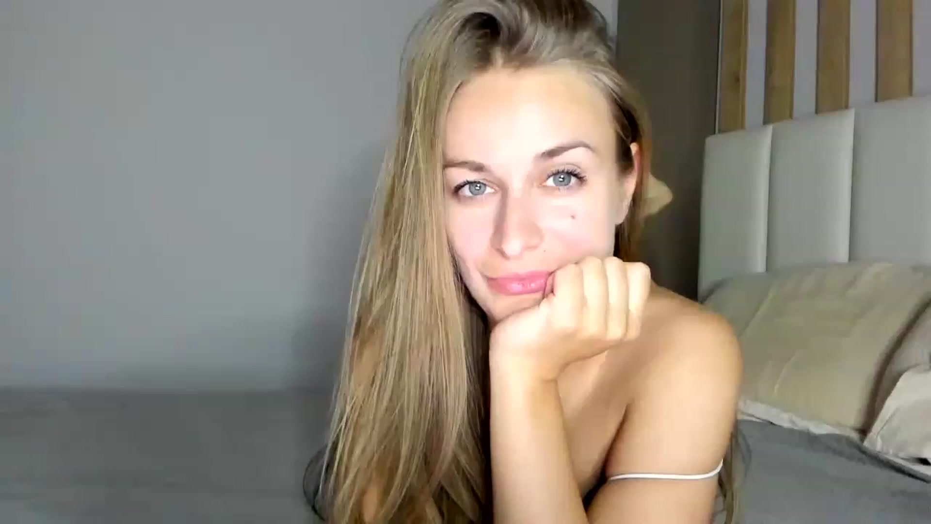 Gallery image thumbnail from regular_girl's myfreecams stream on, 03/05/2023, 20:34 image 13 of 20