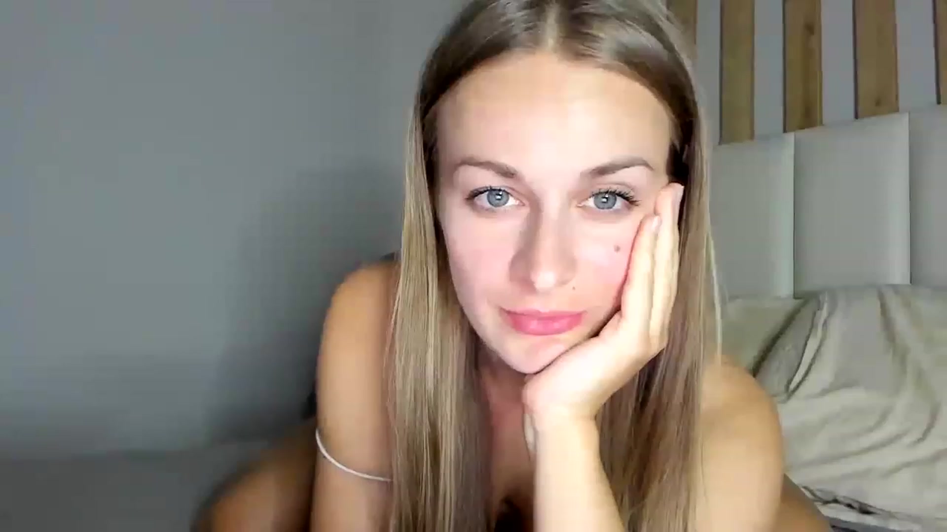 Gallery image thumbnail from regular_girl's myfreecams stream on, 03/05/2023, 20:34 image 10 of 20