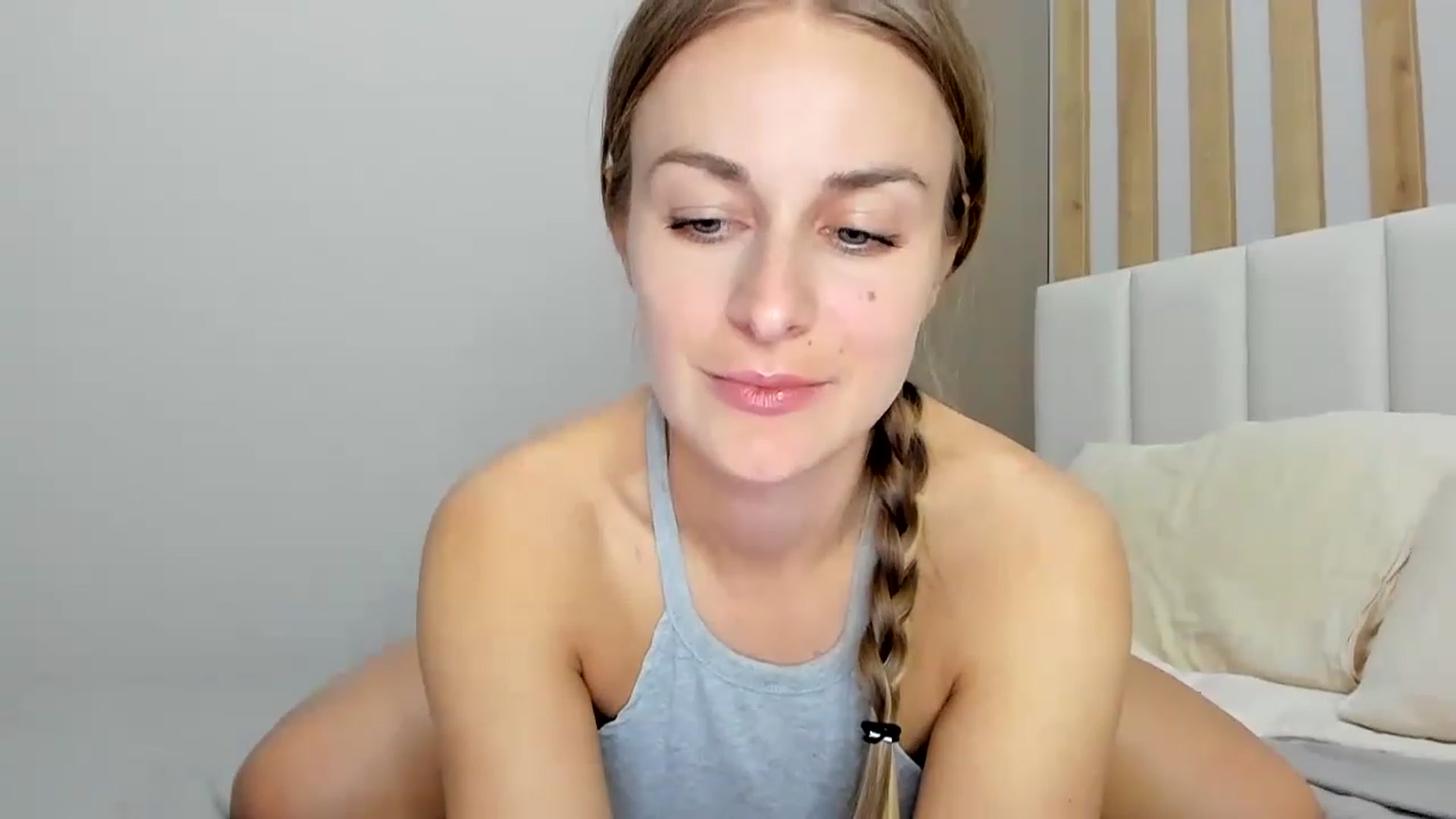Gallery image thumbnail from regular_girl's myfreecams stream on, 03/09/2023, 17:33 image 18 of 20