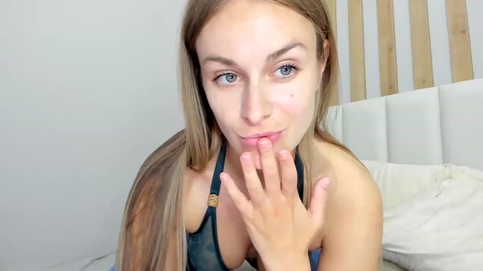 Gallery image thumbnail from regular_girl's myfreecams stream on, 03/14/2023, 17:19 image 11 of 20