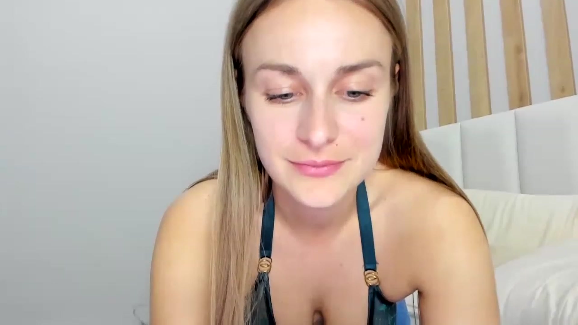 Gallery image thumbnail from regular_girl's myfreecams stream on, 03/14/2023, 18:08 image 20 of 20