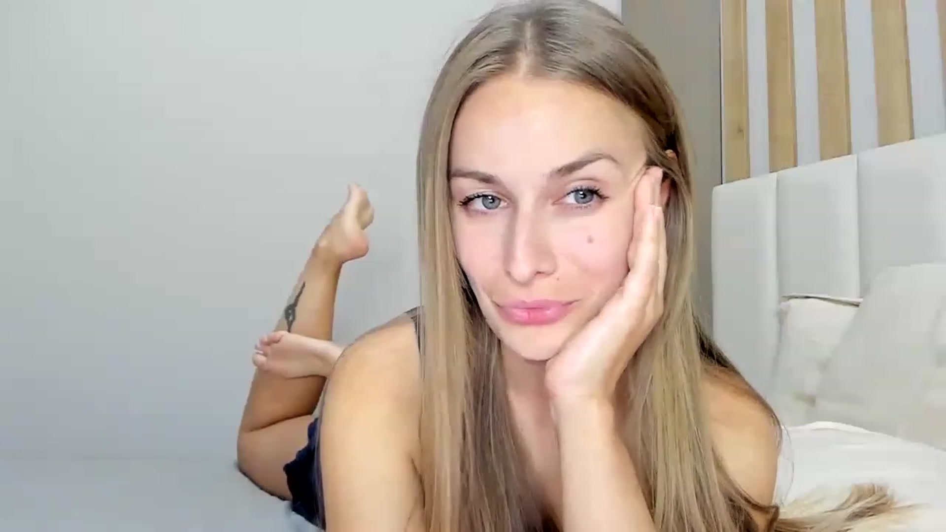Gallery image thumbnail from regular_girl's myfreecams stream on, 03/15/2023, 16:18 image 3 of 20