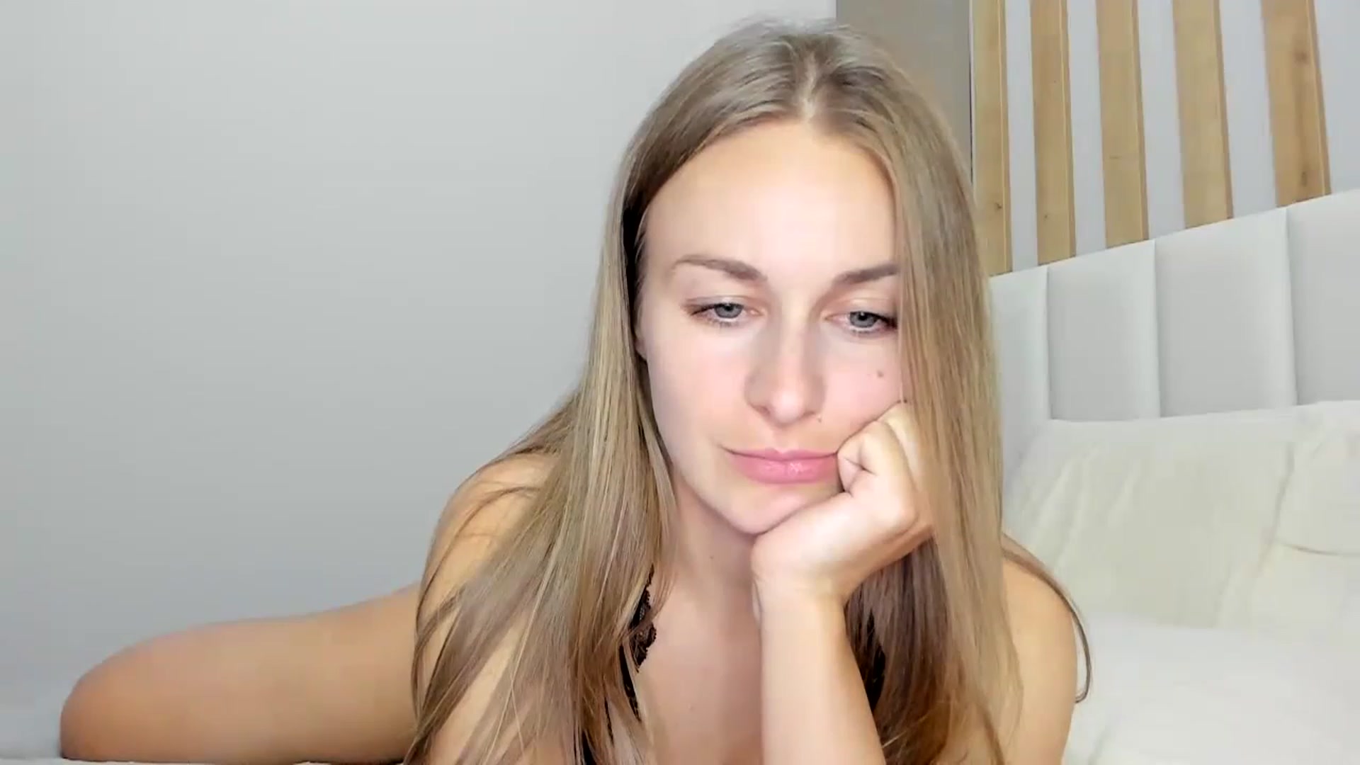 Gallery image thumbnail from regular_girl's myfreecams stream on, 03/18/2023, 18:23 image 8 of 20