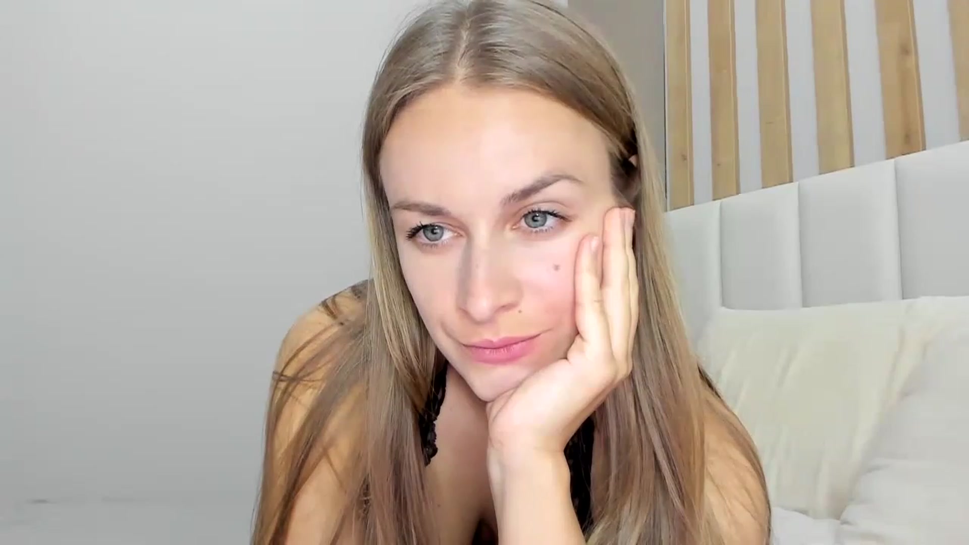 Gallery image thumbnail from regular_girl's myfreecams stream on, 03/18/2023, 18:44 image 9 of 20