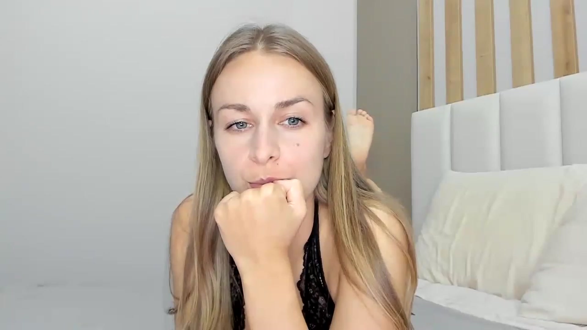 Gallery image thumbnail from regular_girl's myfreecams stream on, 03/18/2023, 18:44 image 13 of 20