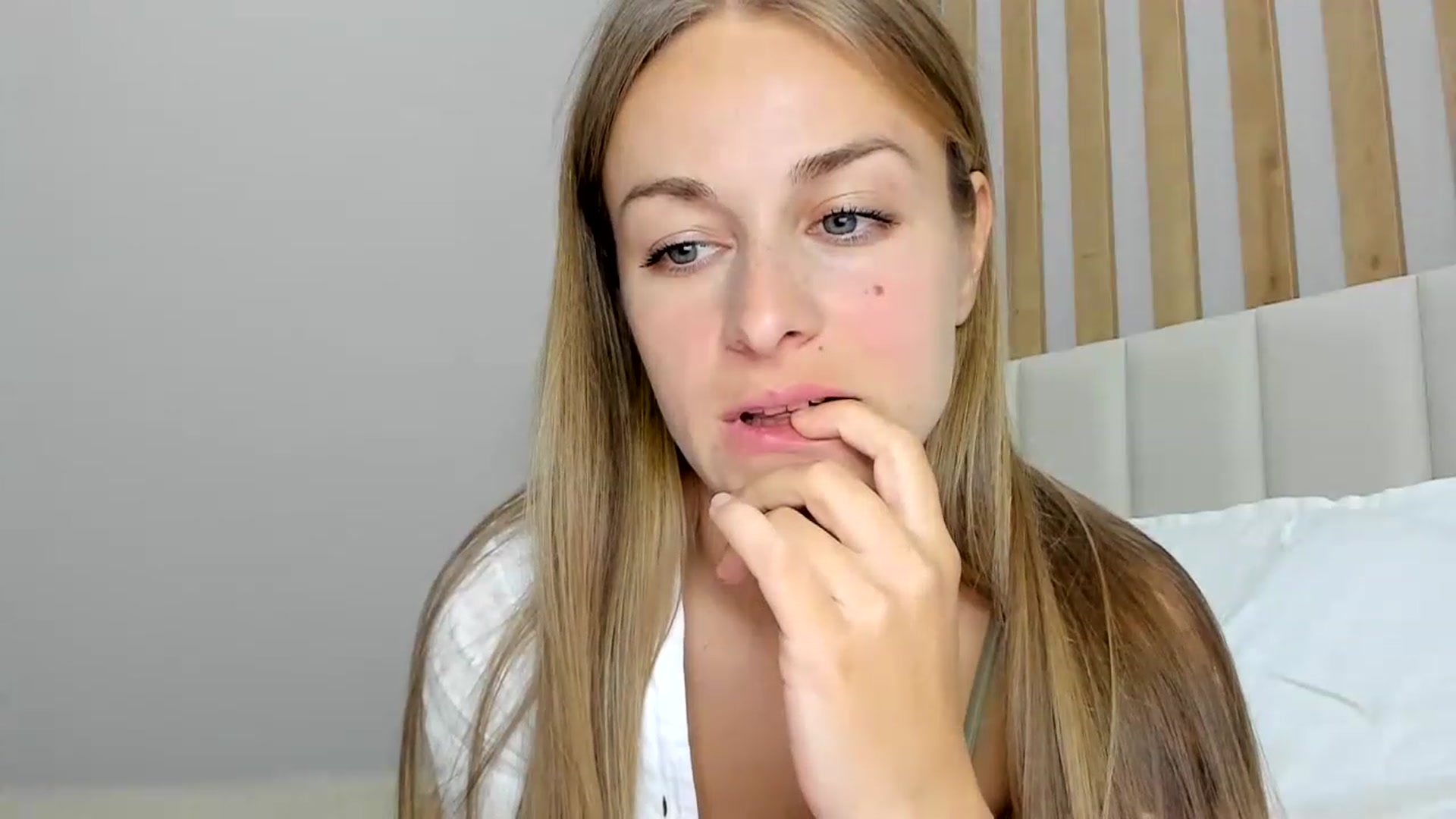 Gallery image thumbnail from regular_girl's myfreecams stream on, 03/25/2023, 17:34 image 15 of 20