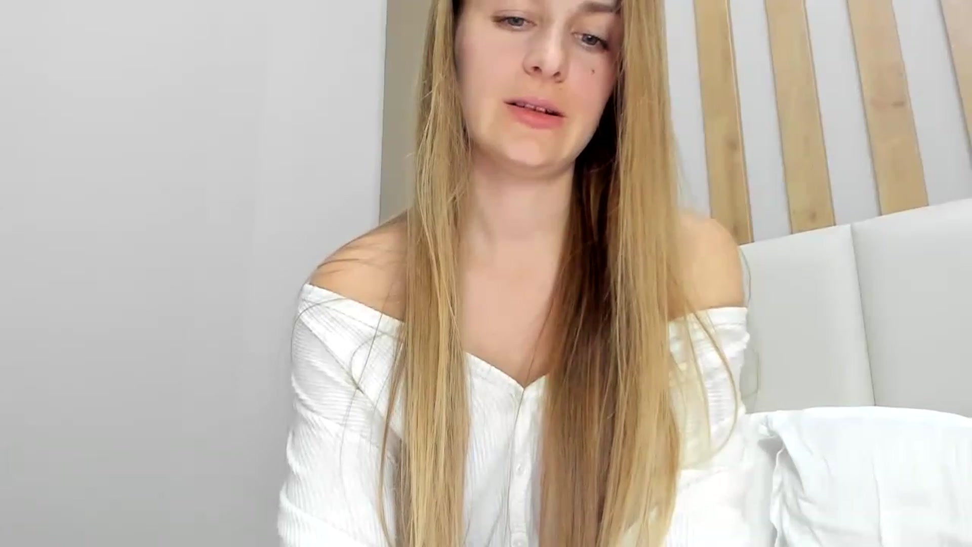 Gallery image thumbnail from regular_girl's myfreecams stream on, 03/29/2023, 18:11 image 15 of 20