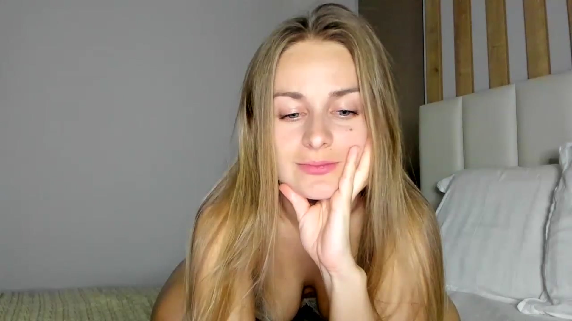 Gallery image thumbnail from regular_girl's myfreecams stream on, 04/14/2023, 19:34 image 16 of 20