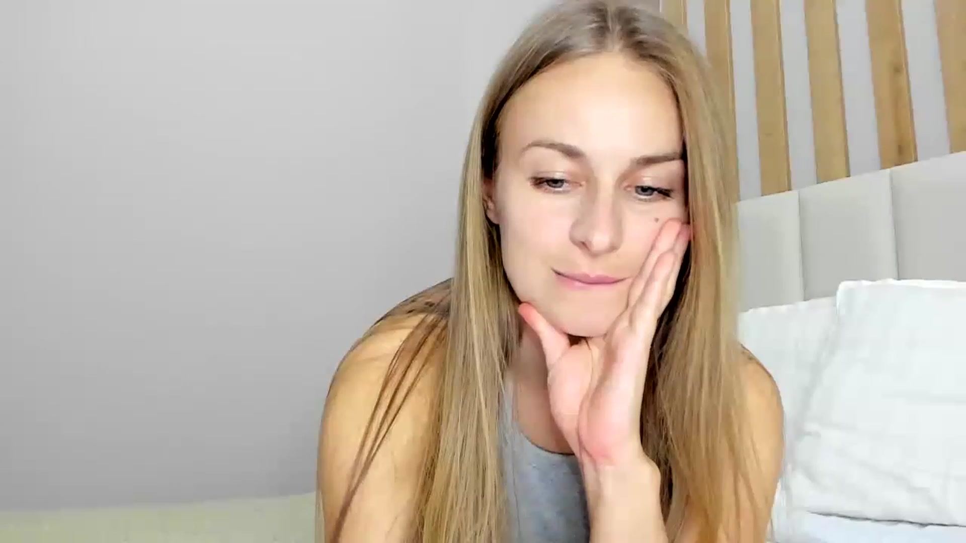 Gallery image thumbnail from regular_girl's myfreecams stream on, 04/15/2023, 18:04 image 11 of 20