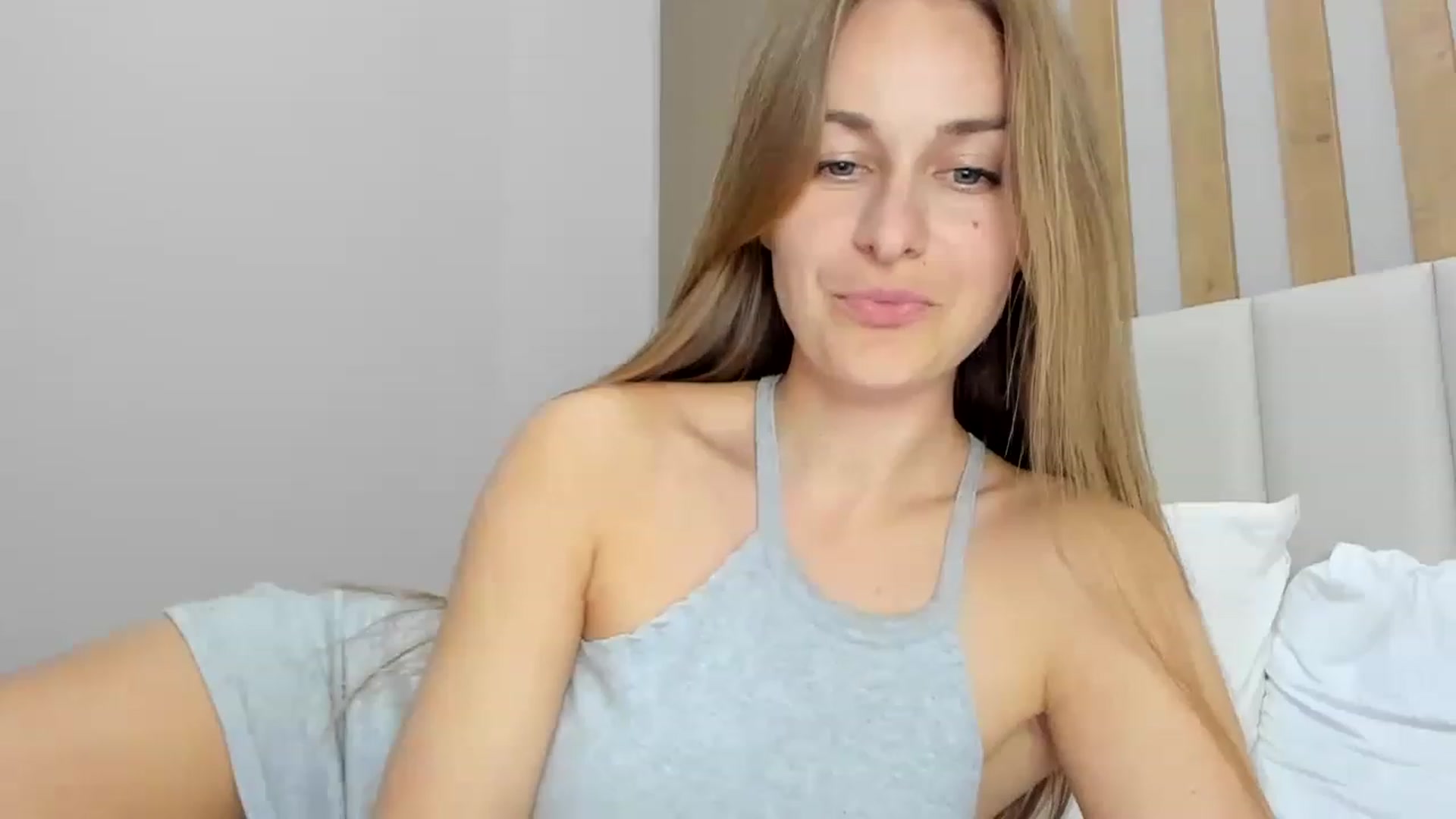 Gallery image thumbnail from regular_girl's myfreecams stream on, 04/15/2023, 18:04 image 7 of 20