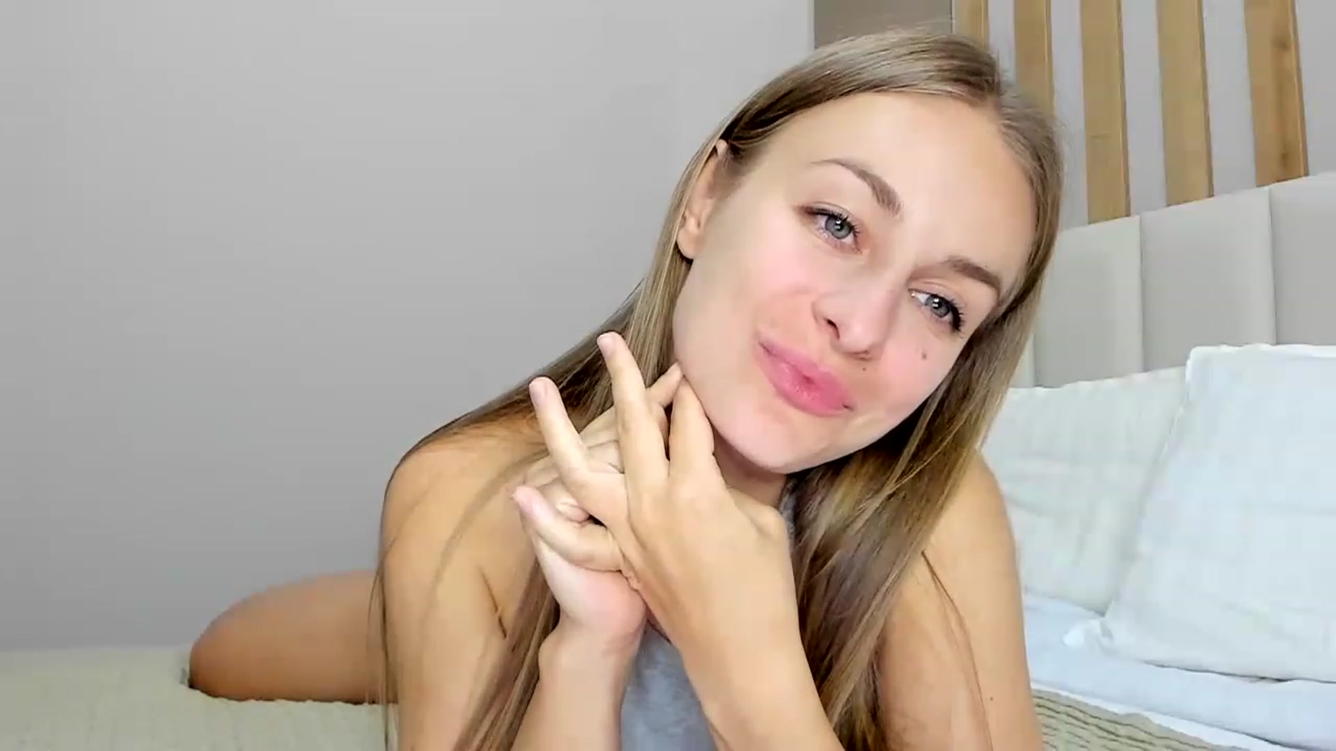 Gallery image thumbnail from regular_girl's myfreecams stream on, 04/15/2023, 18:45 image 4 of 20