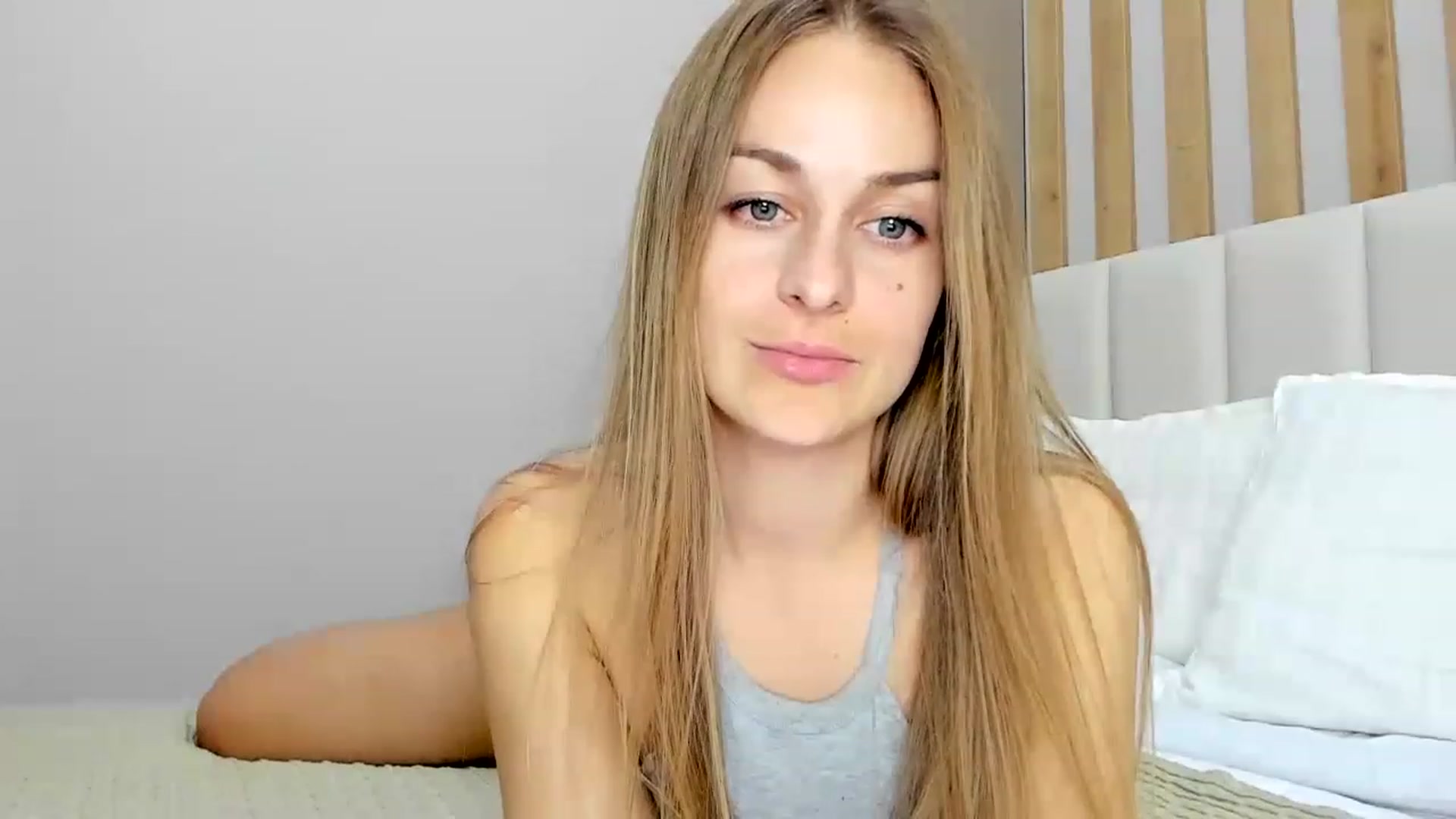 Gallery image thumbnail from regular_girl's myfreecams stream on, 04/15/2023, 18:45 image 6 of 20