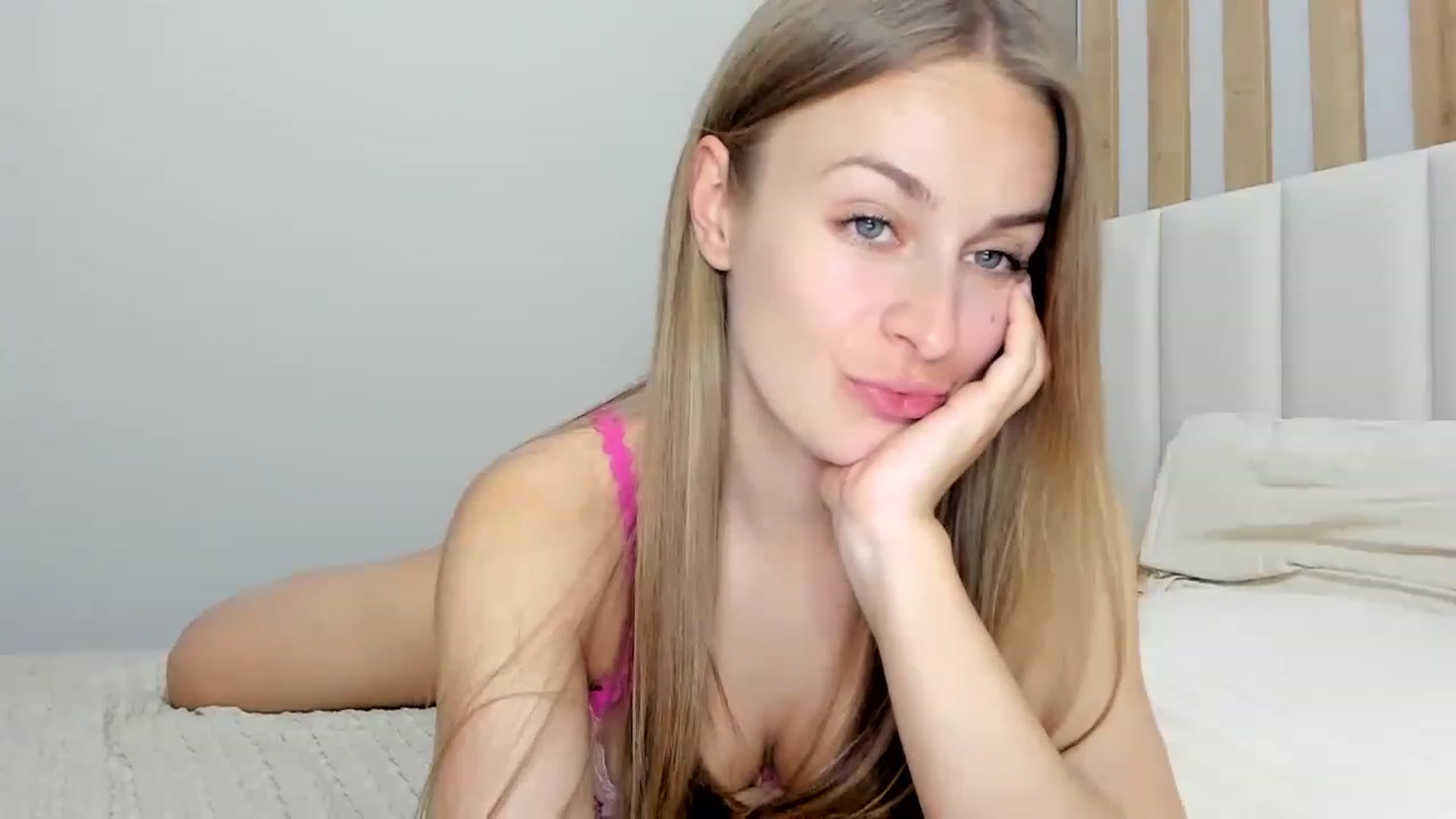 Gallery image thumbnail from regular_girl's myfreecams stream on, 05/05/2023, 17:33 image 11 of 20