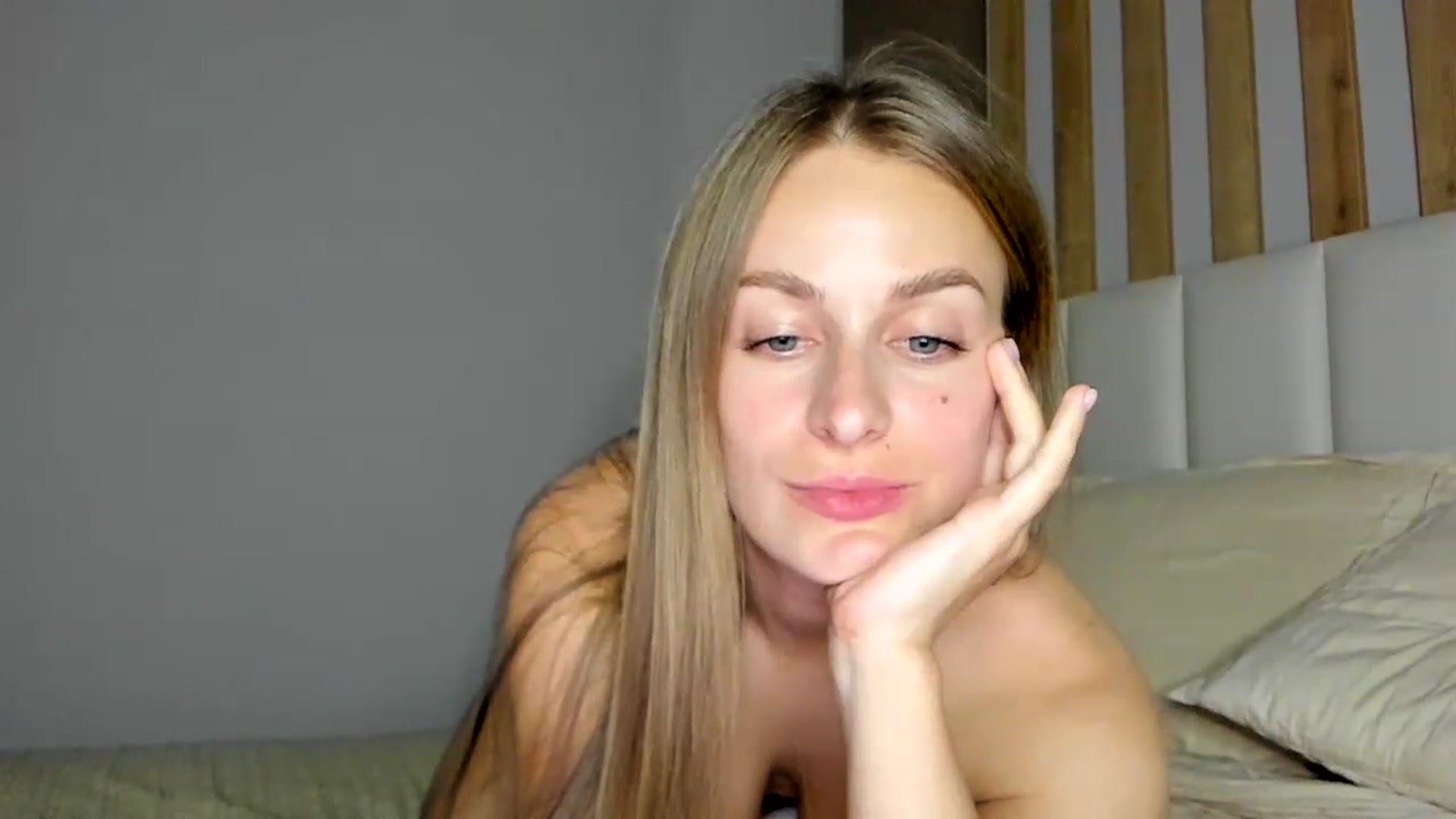 Gallery image thumbnail from regular_girl's myfreecams stream on, 05/07/2023, 20:45 image 14 of 20