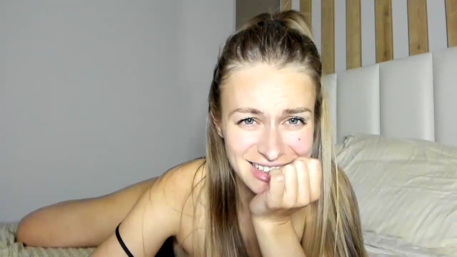 Gallery image thumbnail from regular_girl's myfreecams stream on, 05/13/2023, 20:01 image 9 of 20