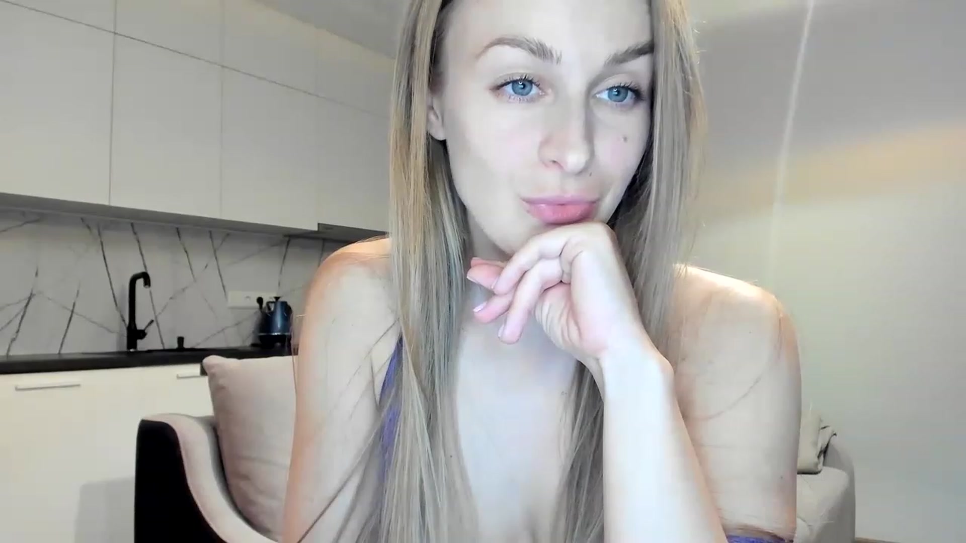 Gallery image thumbnail from regular_girl's myfreecams stream on, 05/14/2023, 17:30 image 17 of 20