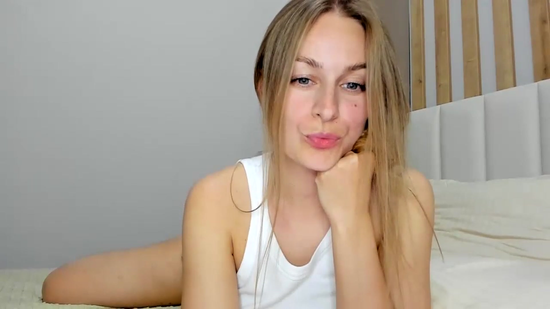 Gallery image thumbnail from regular_girl's myfreecams stream on, 05/18/2023, 18:48 image 15 of 20