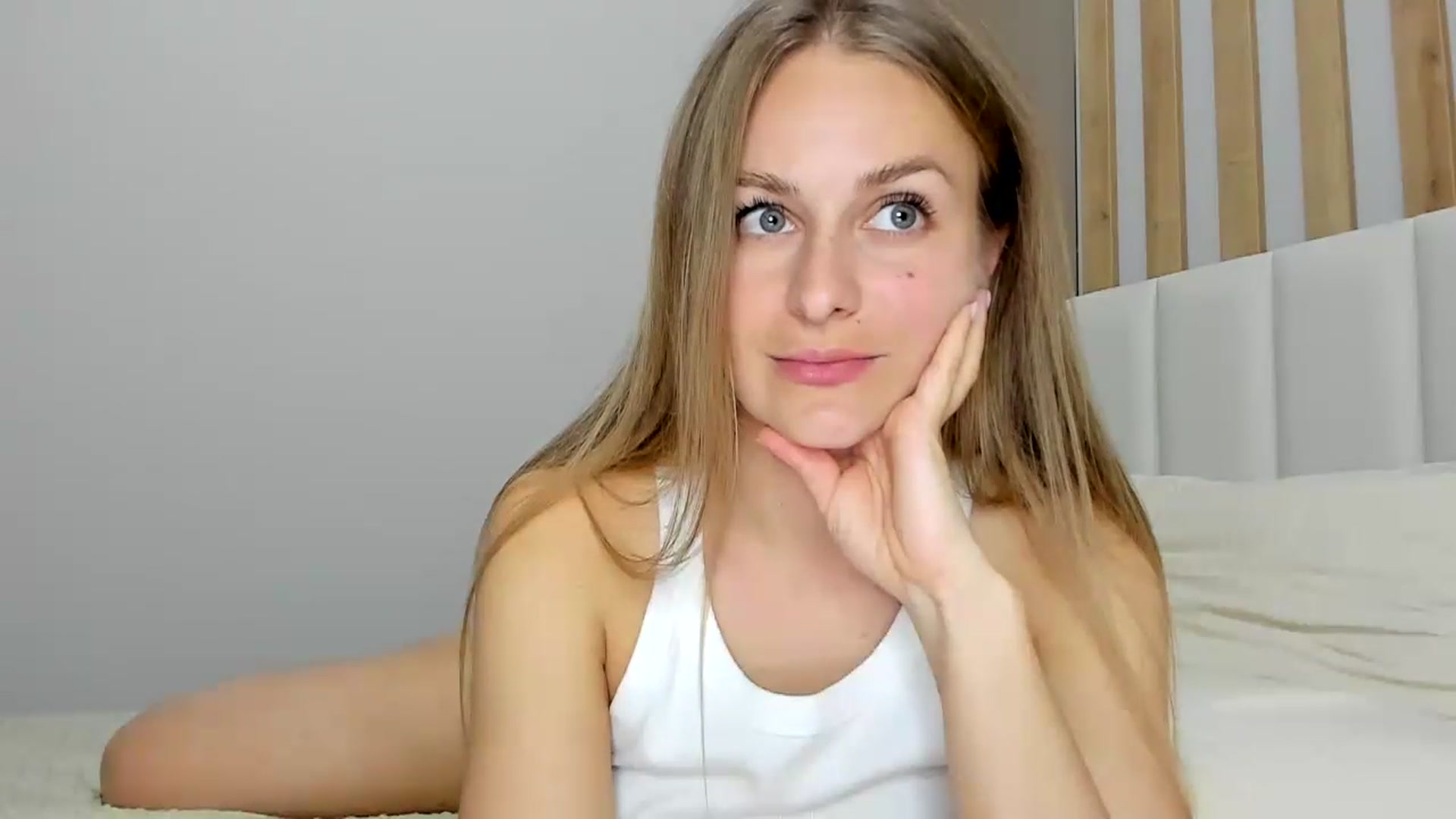 Gallery image thumbnail from regular_girl's myfreecams stream on, 05/18/2023, 18:48 image 16 of 20