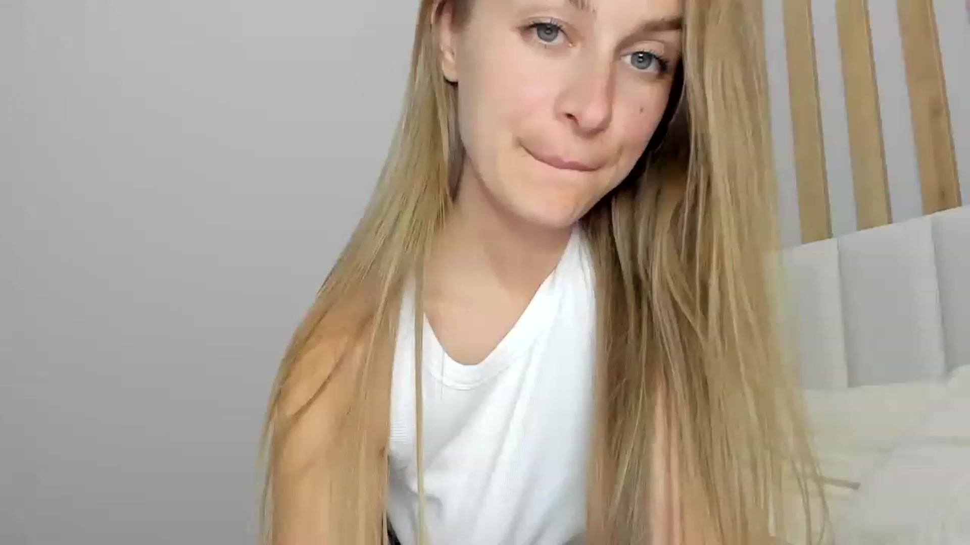 Gallery image thumbnail from regular_girl's myfreecams stream on, 05/18/2023, 18:48 image 19 of 20