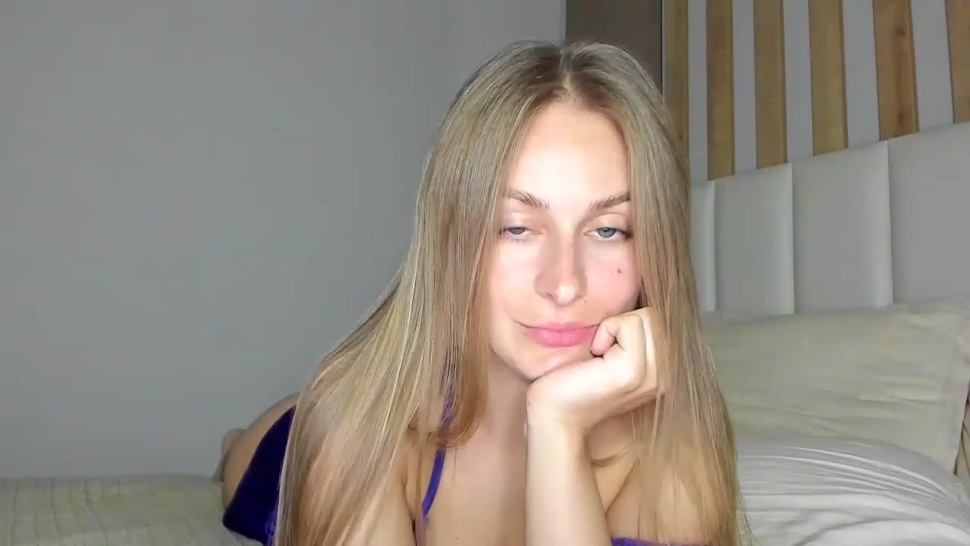 Gallery image thumbnail from regular_girl's myfreecams stream on, 05/18/2023, 19:49 image 7 of 20