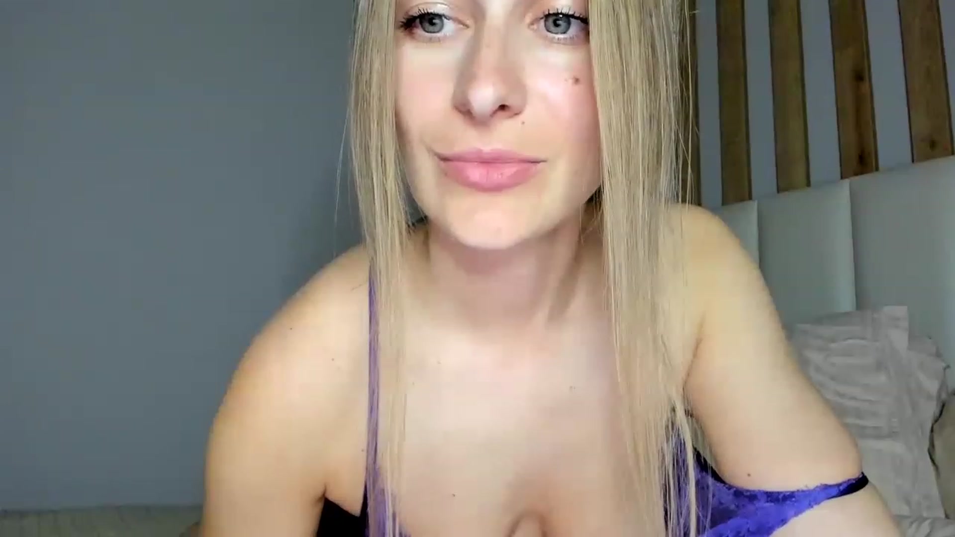 Gallery image thumbnail from regular_girl's myfreecams stream on, 05/18/2023, 19:49 image 15 of 20